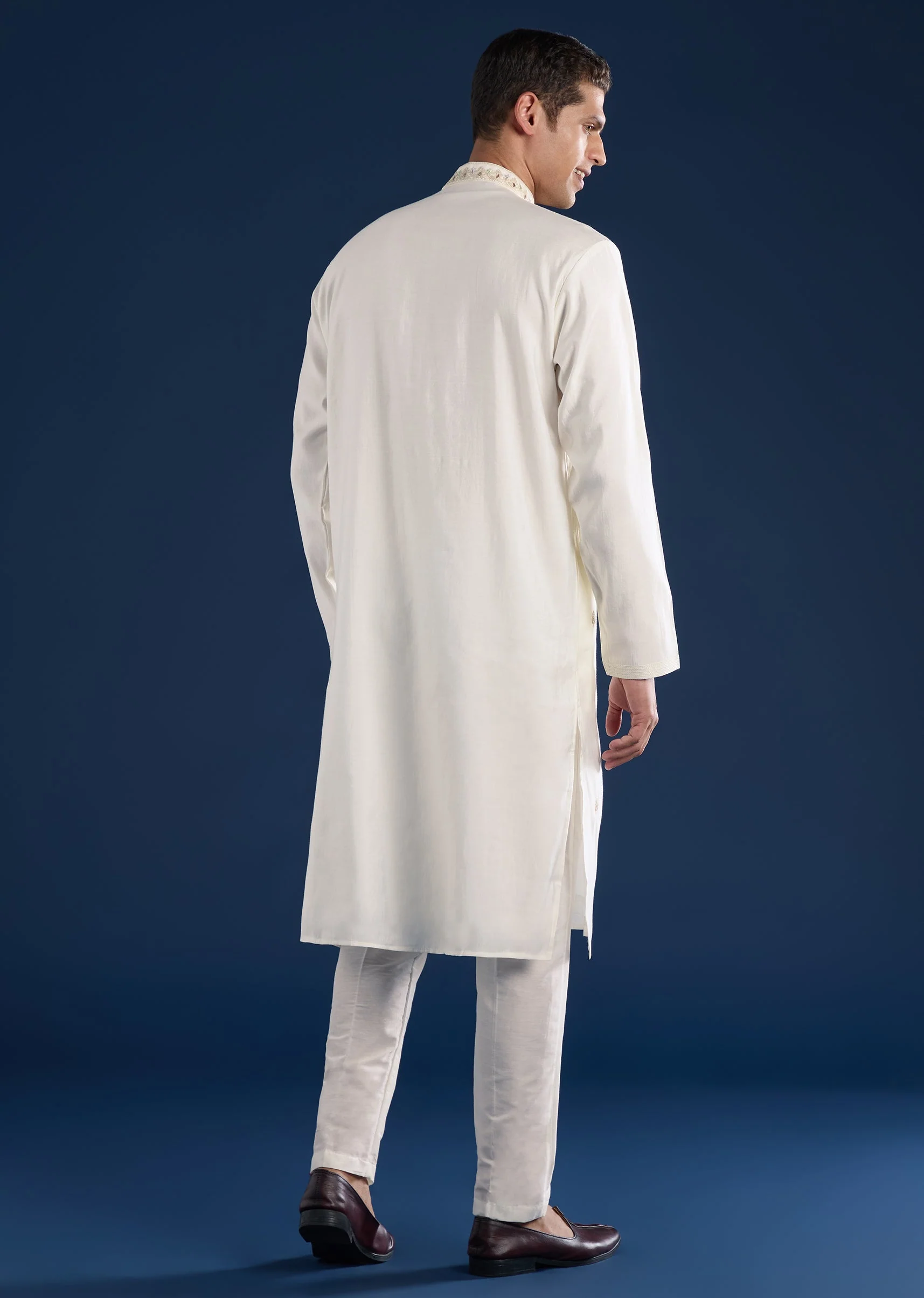 A Cream Minimal Kurta Sets - Image 5