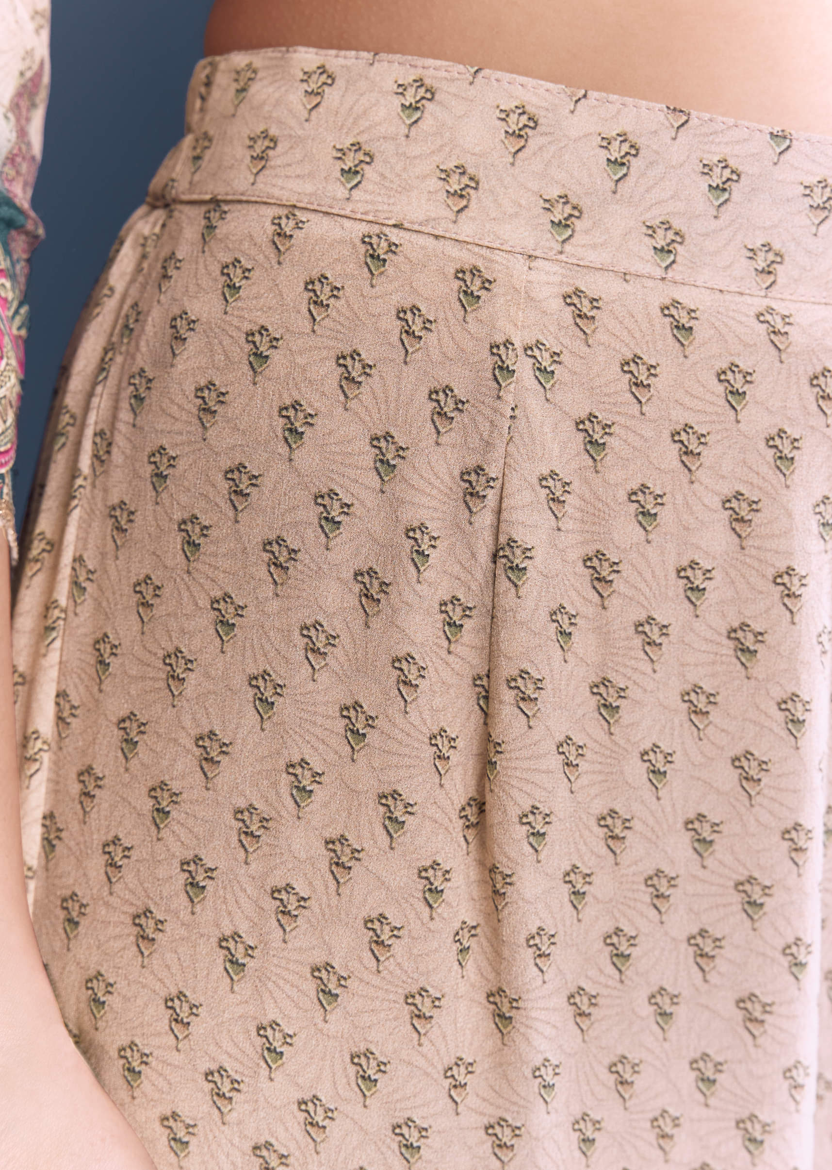 Baby Pink Crepe Kurta Set With Indie Print And Zari Work - Image 6