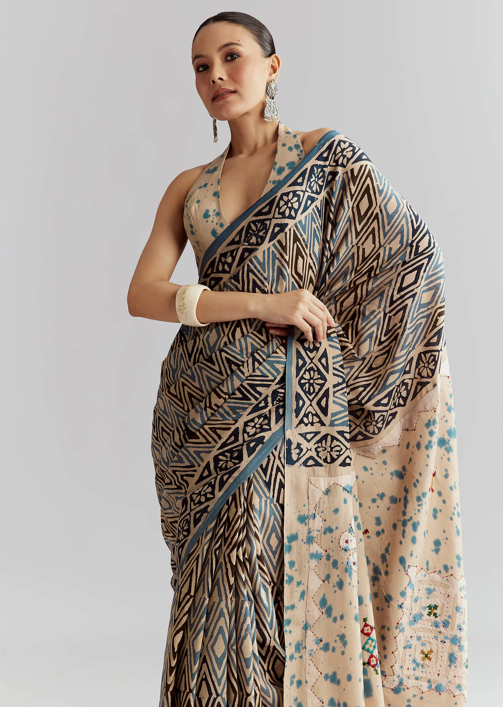 Beige Cotton Linen Saree With Hand Block Print And Kantha Work - Image 5