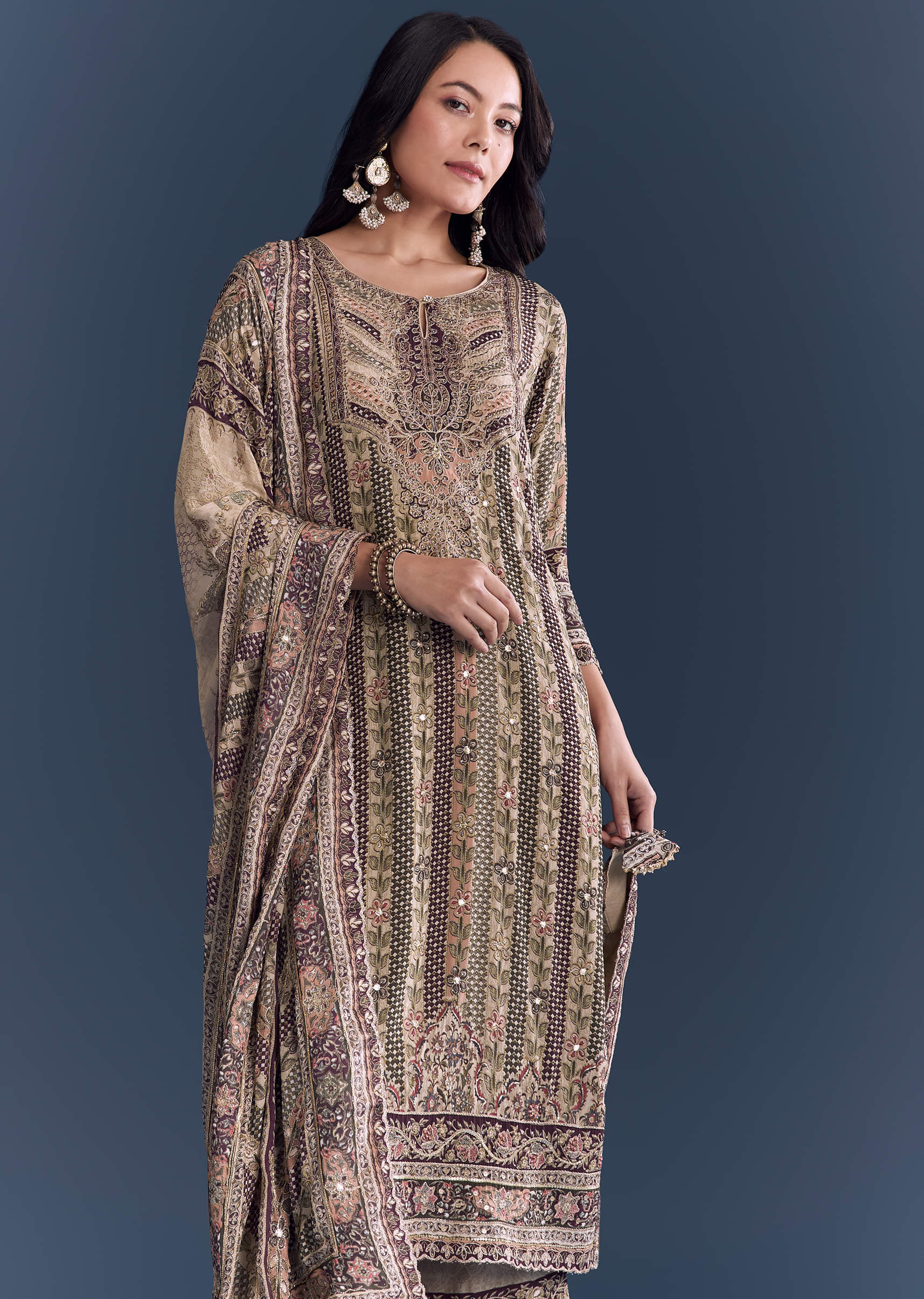 Beige Crepe Kurta Set With Floral Print And Zari Embroidery - Image 4