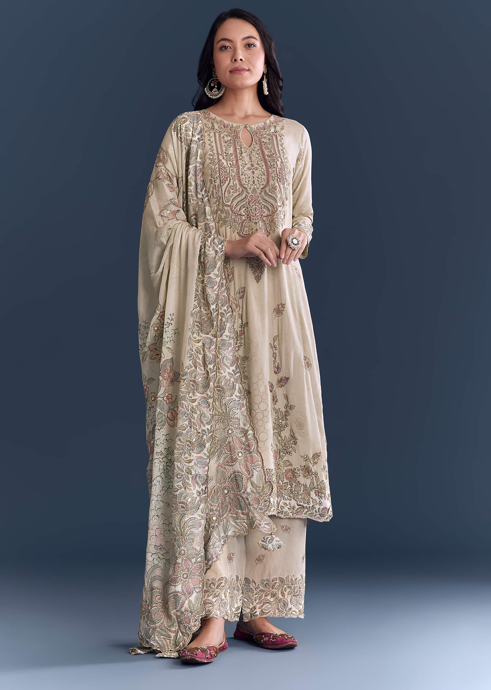 Beige Crepe Kurta Set With Floral Print And Zari Work - Image 3