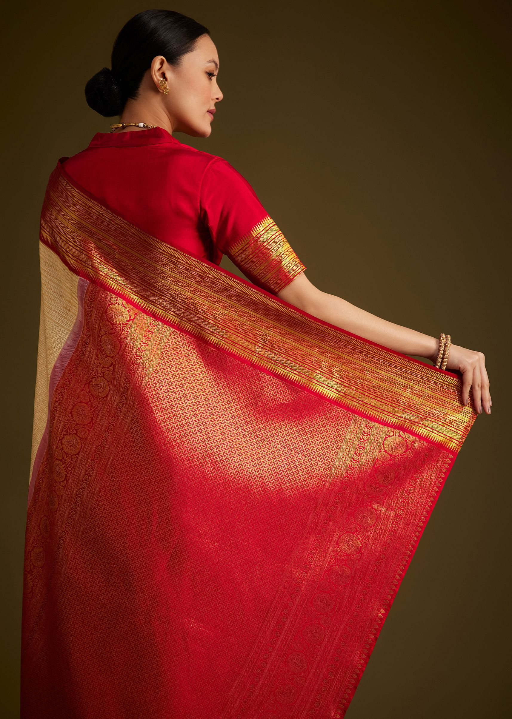 Beige Kanjivaram Silk Saree With Contrast Border - Image 7