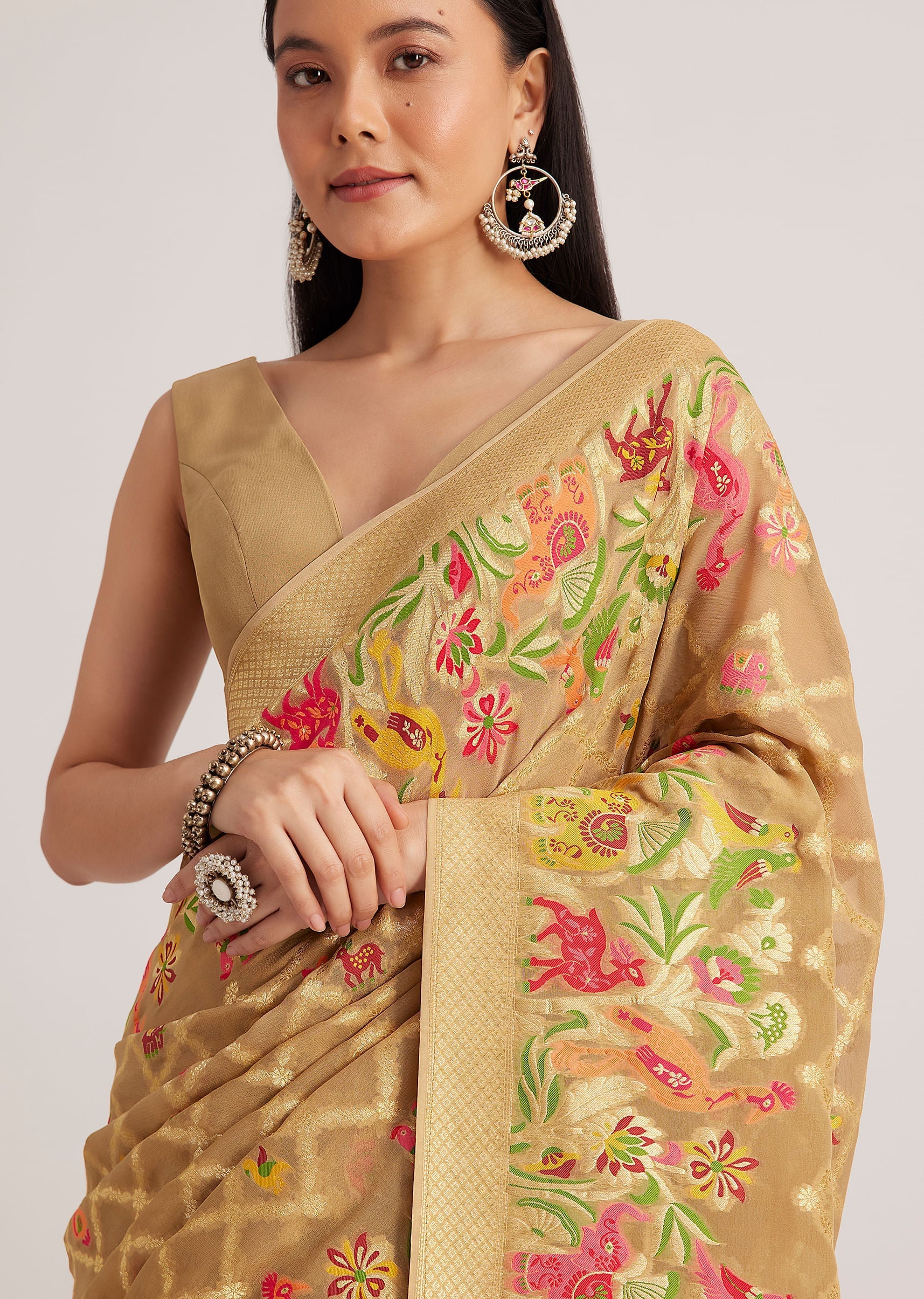 Beige Khaddi Georgette Jaal Work Saree With Animal Bird Motifs - Image 5