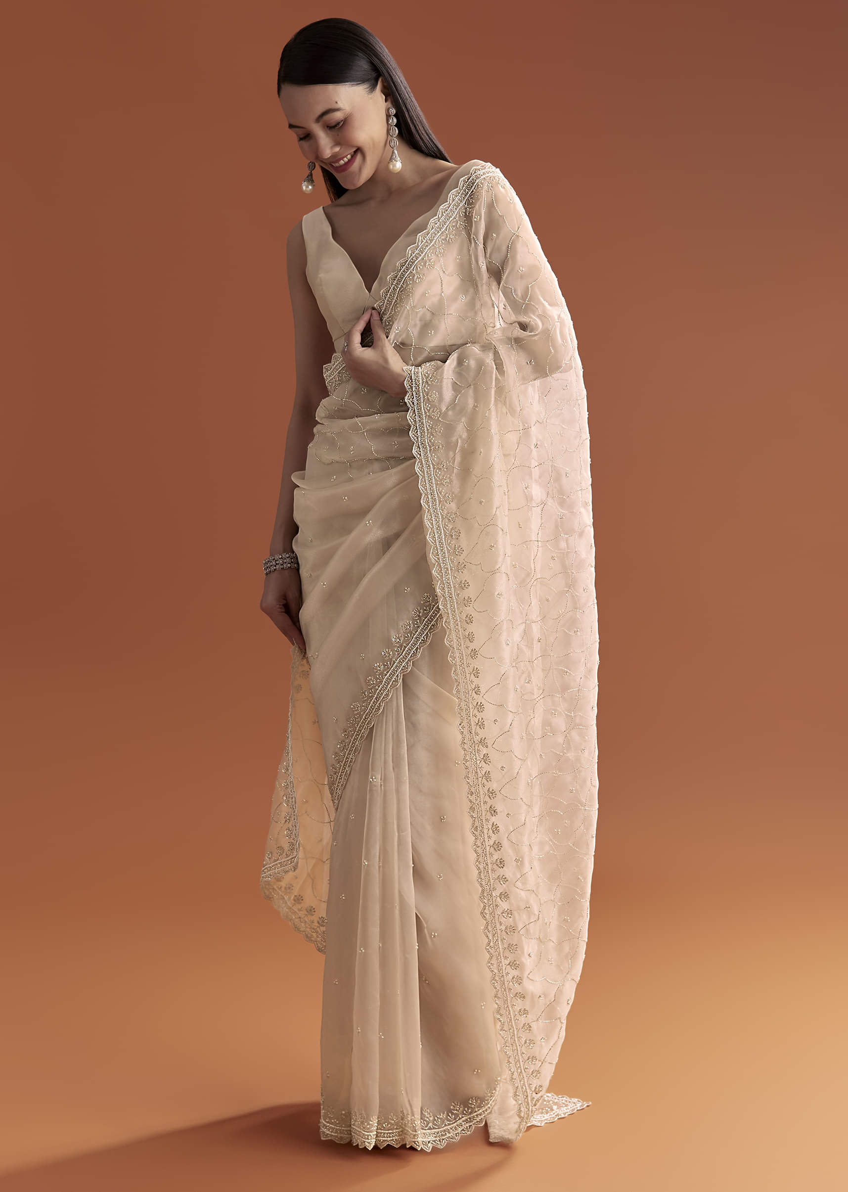 Beige Organza Embroidered Saree With Jaal And Butti Work - Image 3