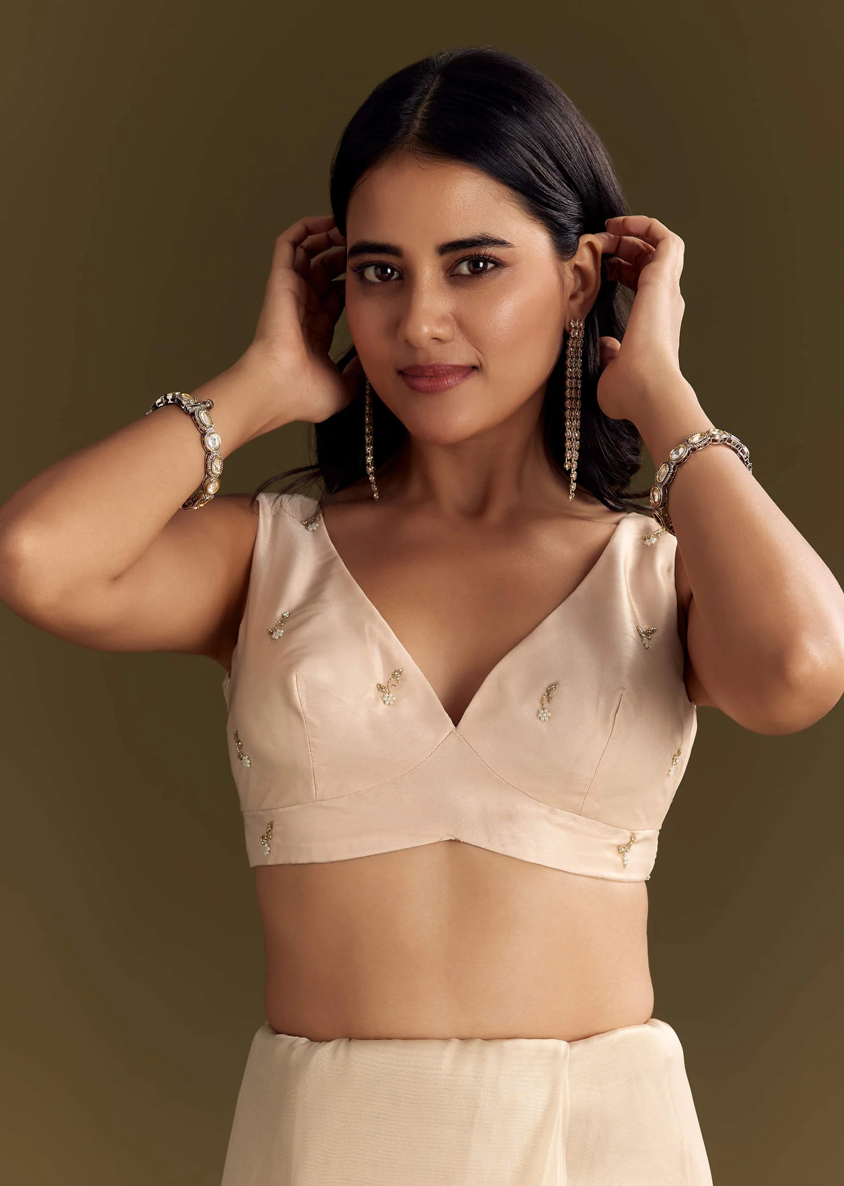 Beige Organza Tissue Saree With Cutdana And Beads Scallop Border - Image 7