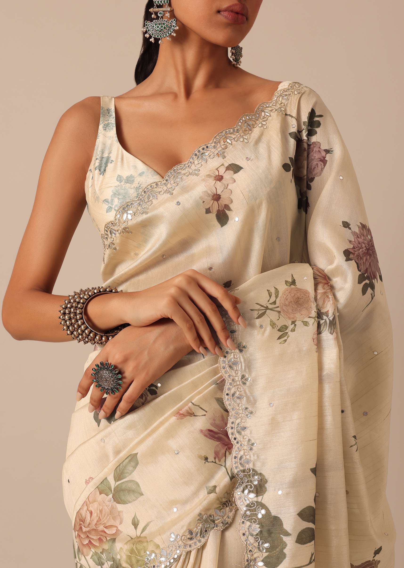 Beige Tussar Saree With Scallop Border And Unstitched Blouse Piece - Image 5
