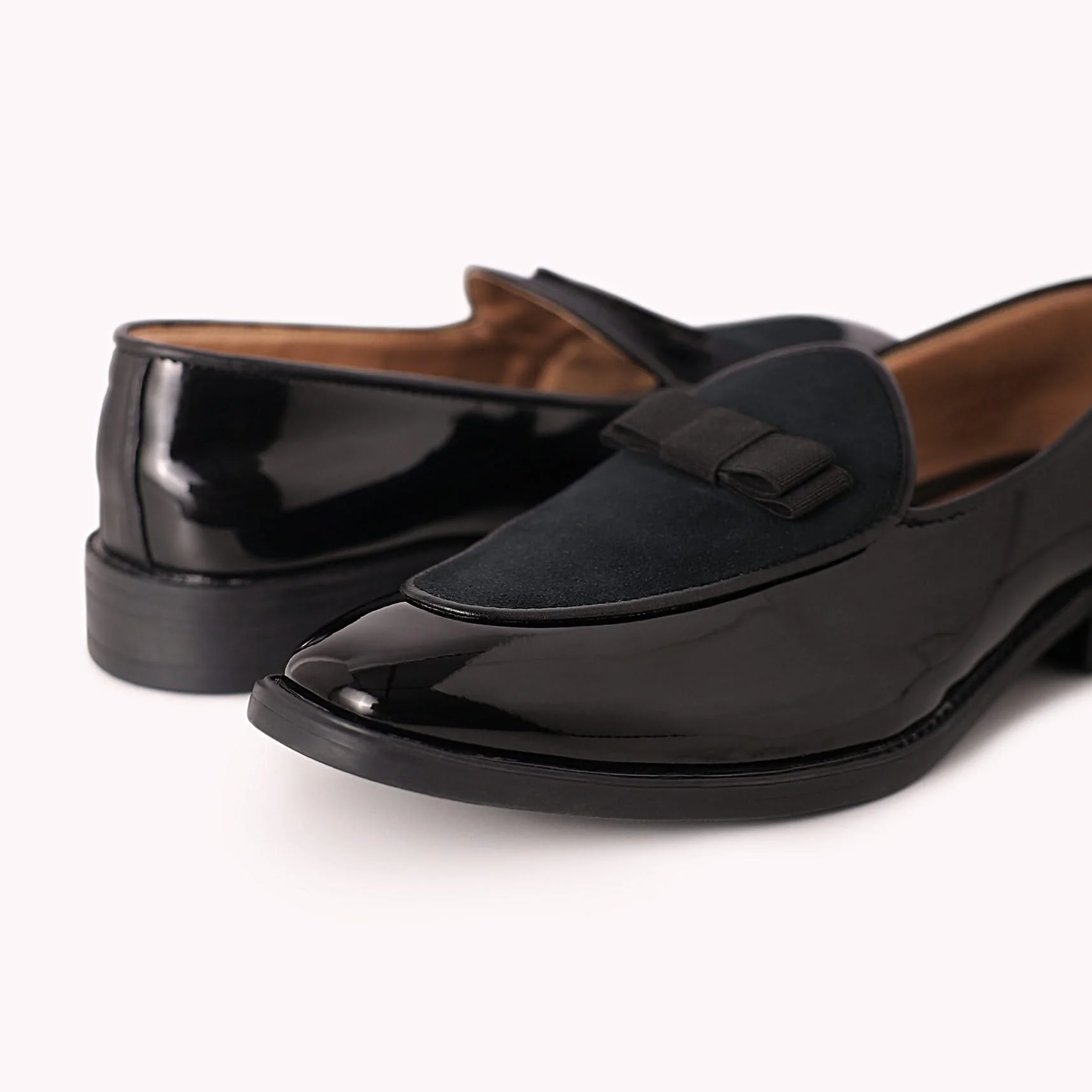 Black Bow Juttis In Velvet - Image 8