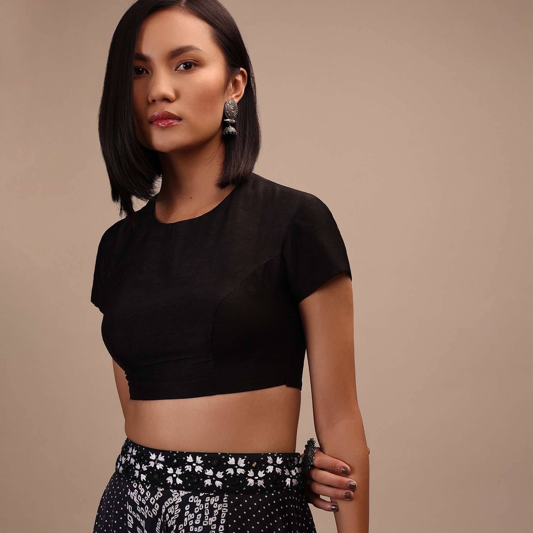 Black Cap Sleeves Blouse In The Round Neck. Raw Silk With Cut Out Back Neck And Hook Closure - Image 3