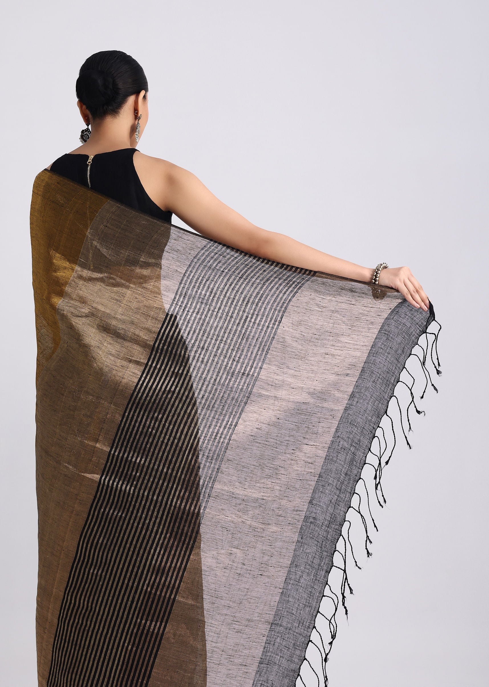 Black Coloblock Linen Tissue Woven Saree - Image 6