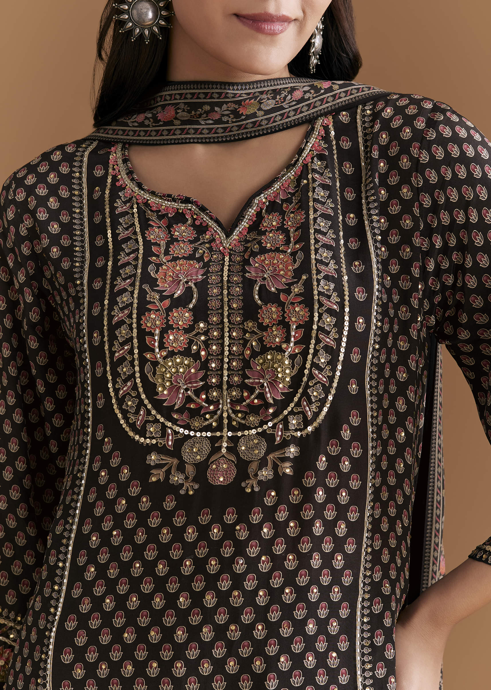 Black Crepe Kurta Set With Indie Print And Stone Work - Image 2