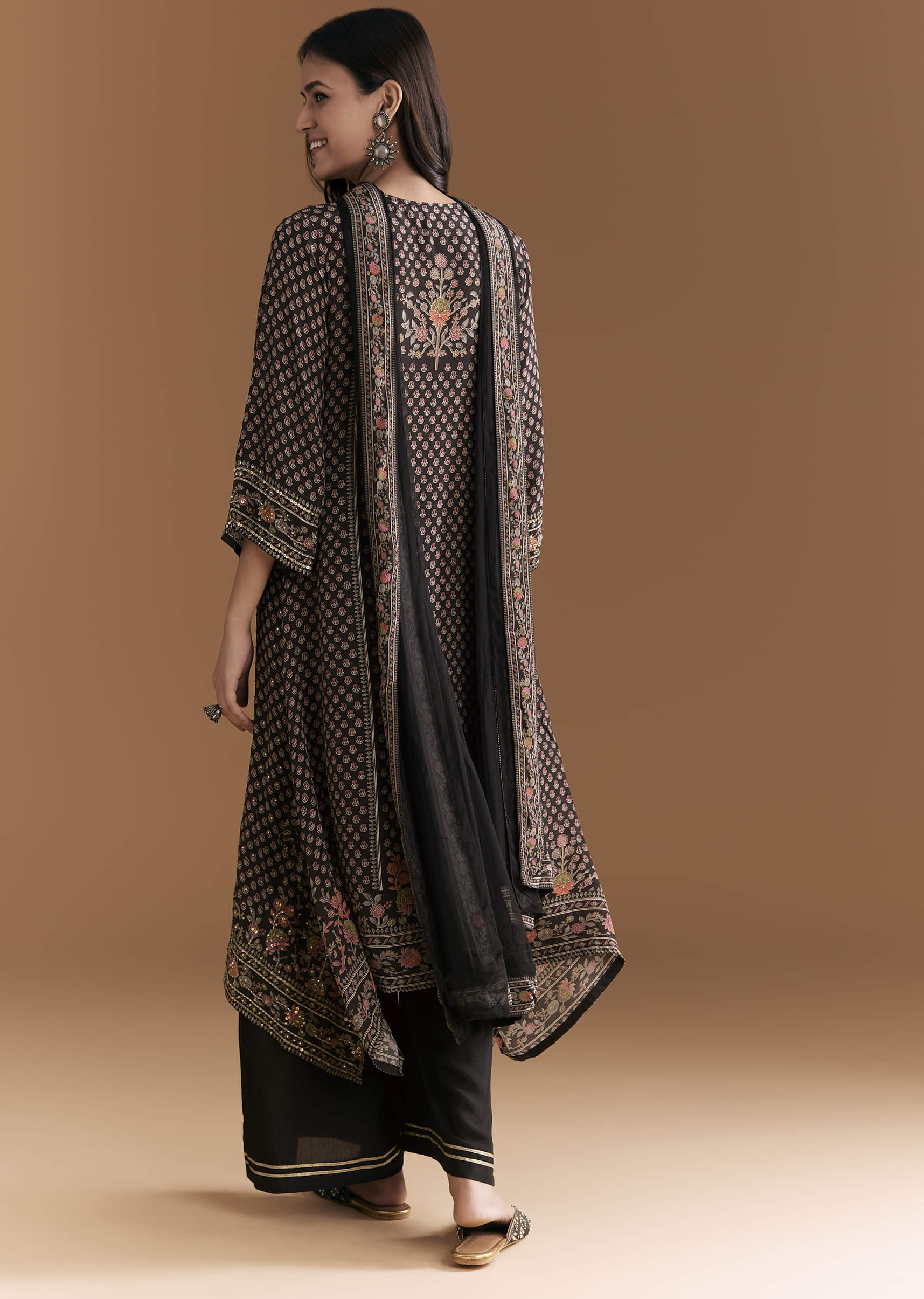 Black Crepe Kurta Set With Indie Print And Stone Work - Image 5