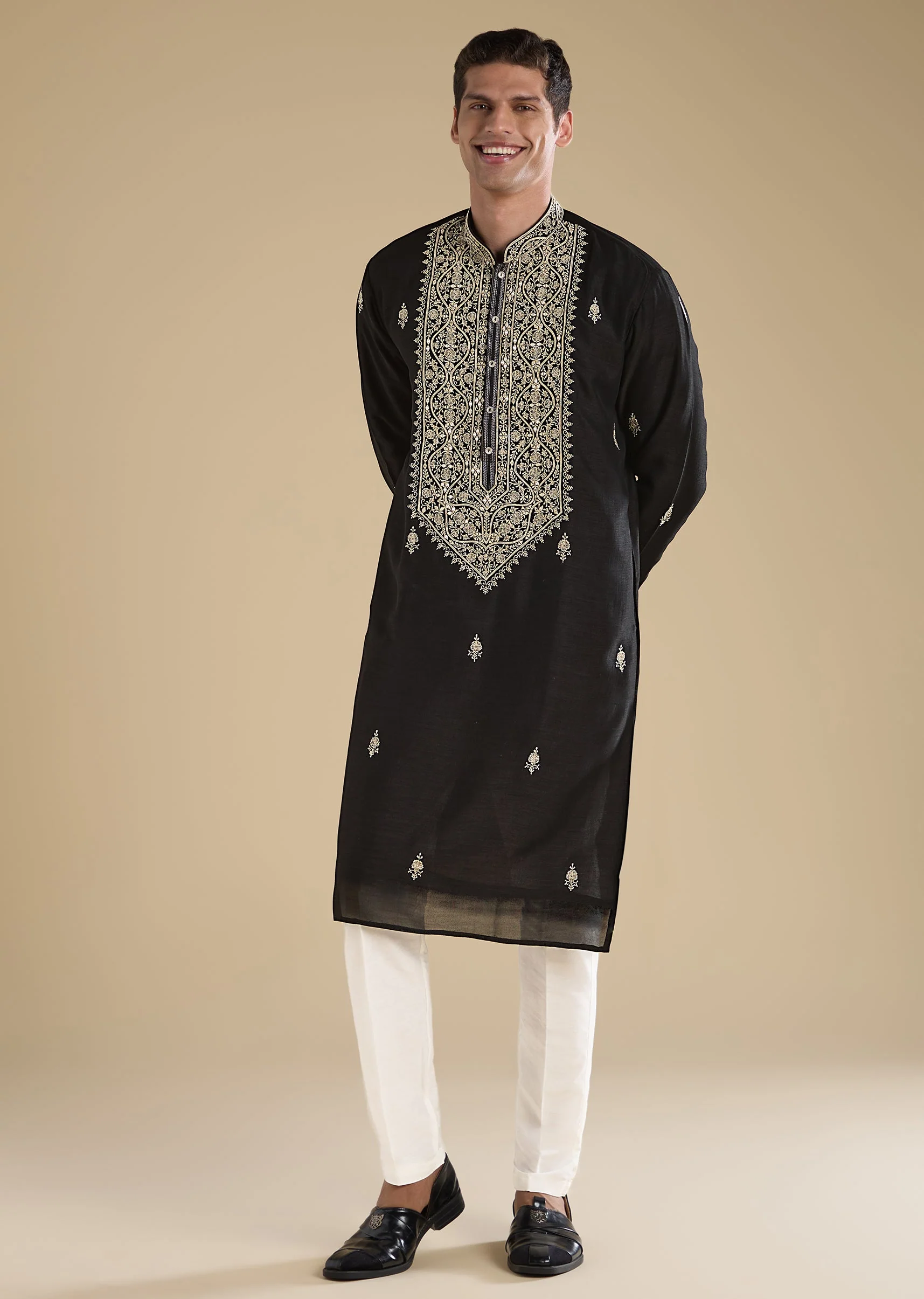 Black Embroidered Kurta Set With Pants - Image 3