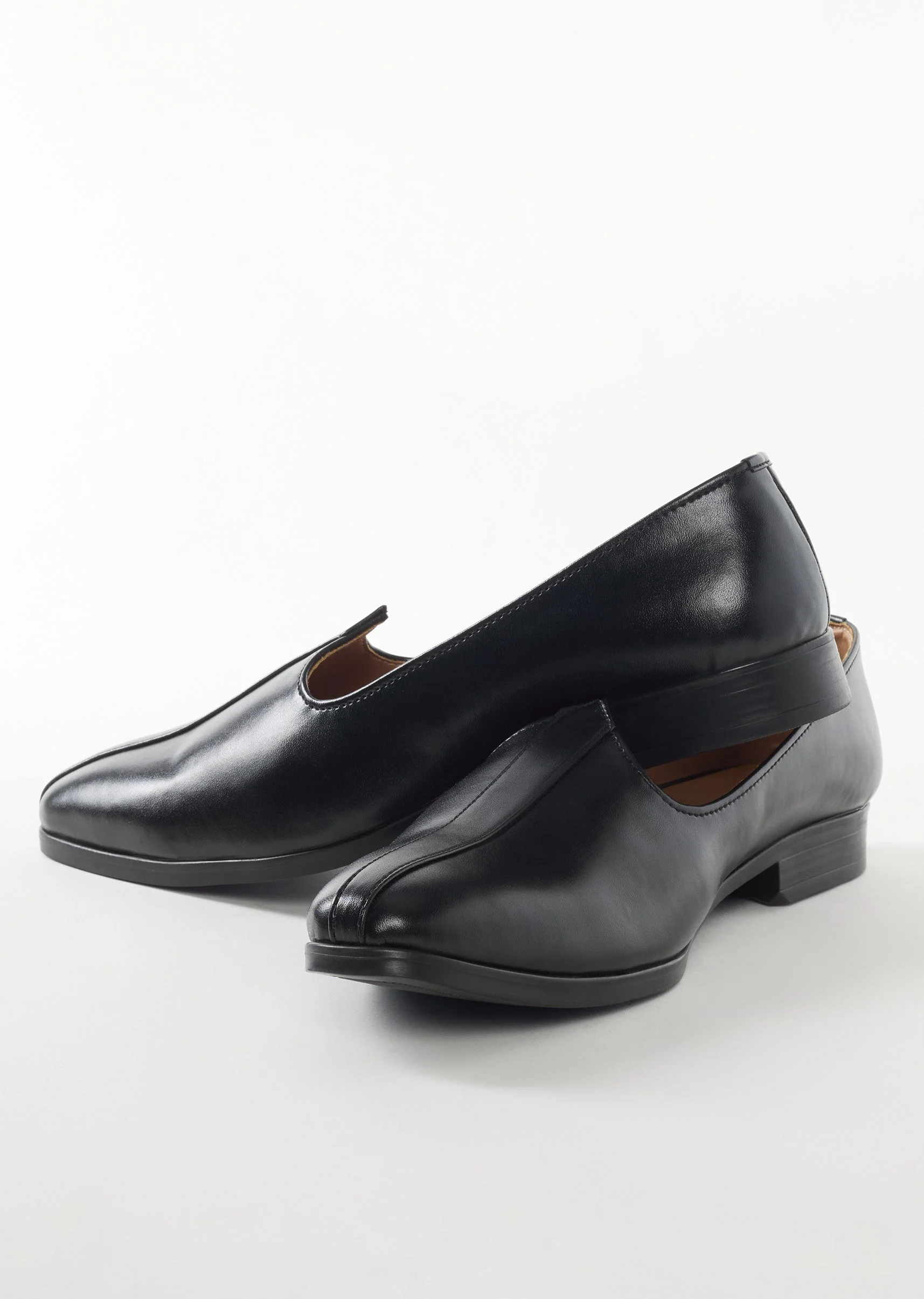 Black Ethnic Jutti With Minimal Design For Men - Image 3