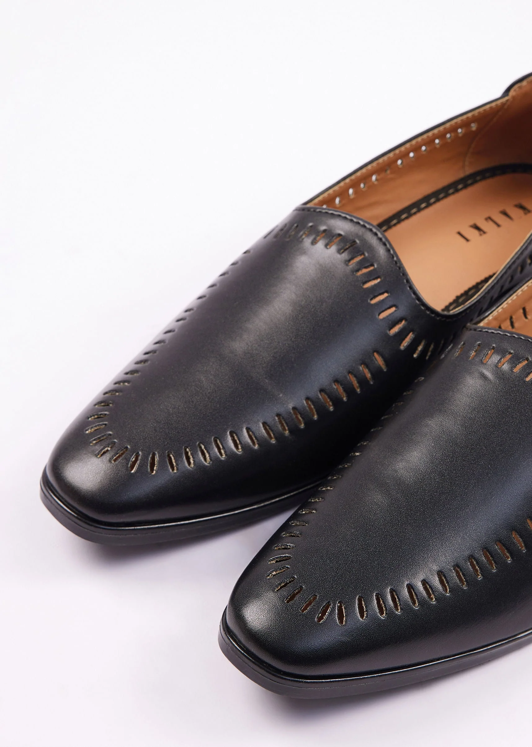 Black Ethnic Juttis For Men - Image 3