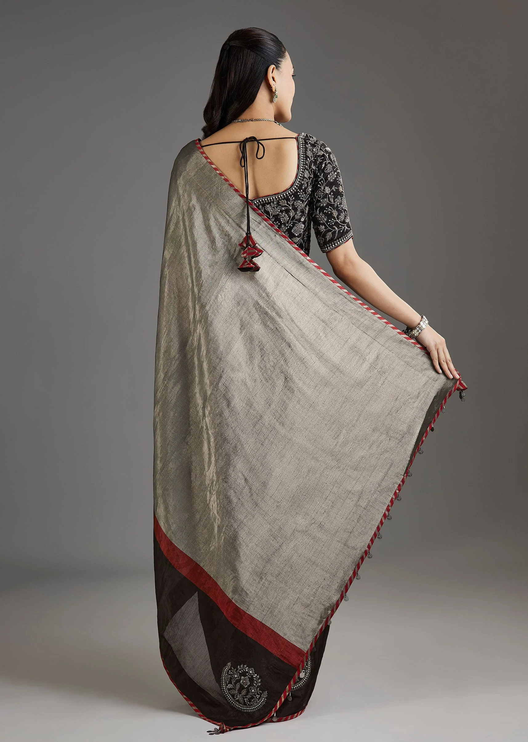 Black Kanjivaram Tissue Saree With Embroidered Blouse - Image 4