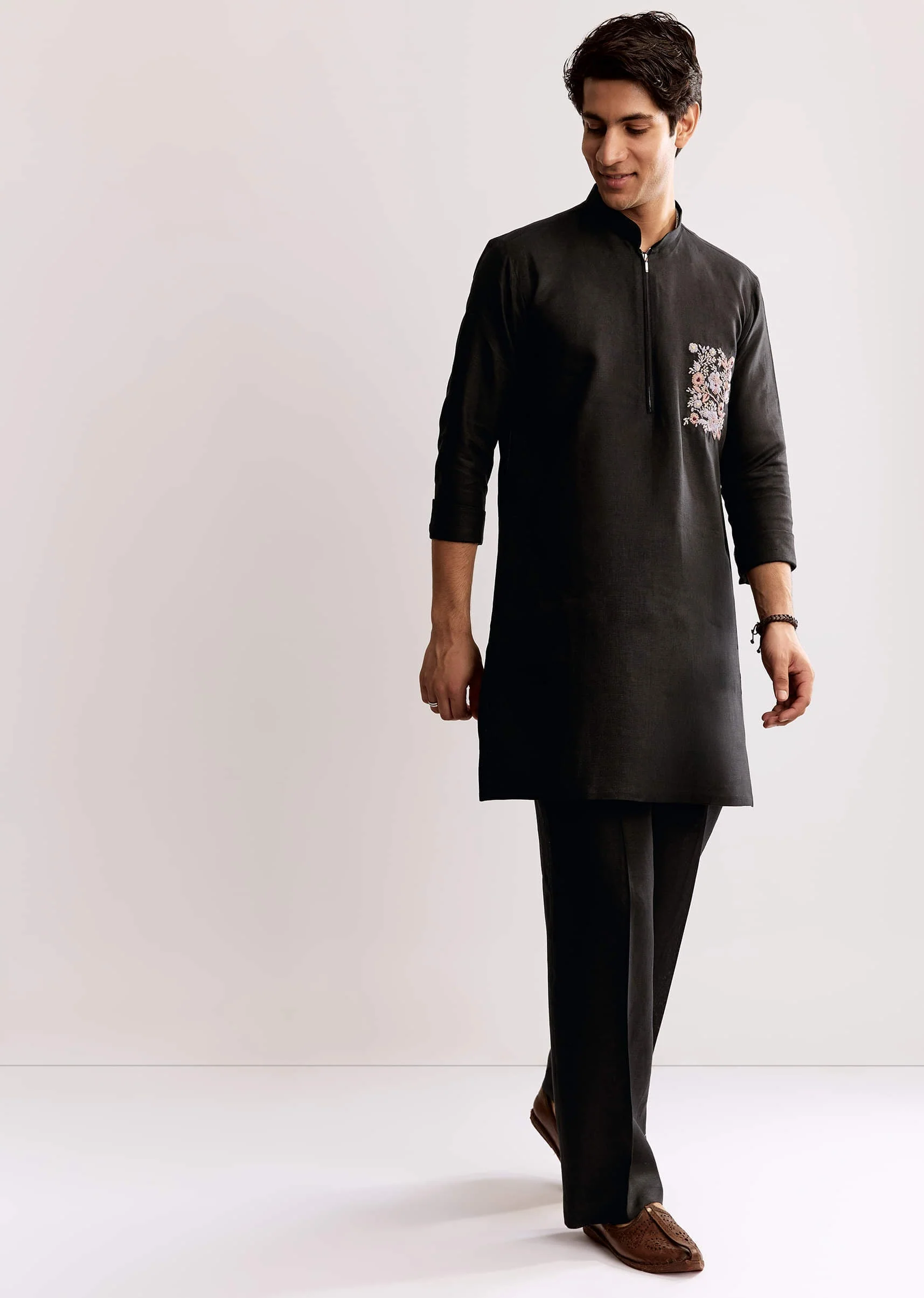 Black Linen Kurta Set With Embroidery - Image 4