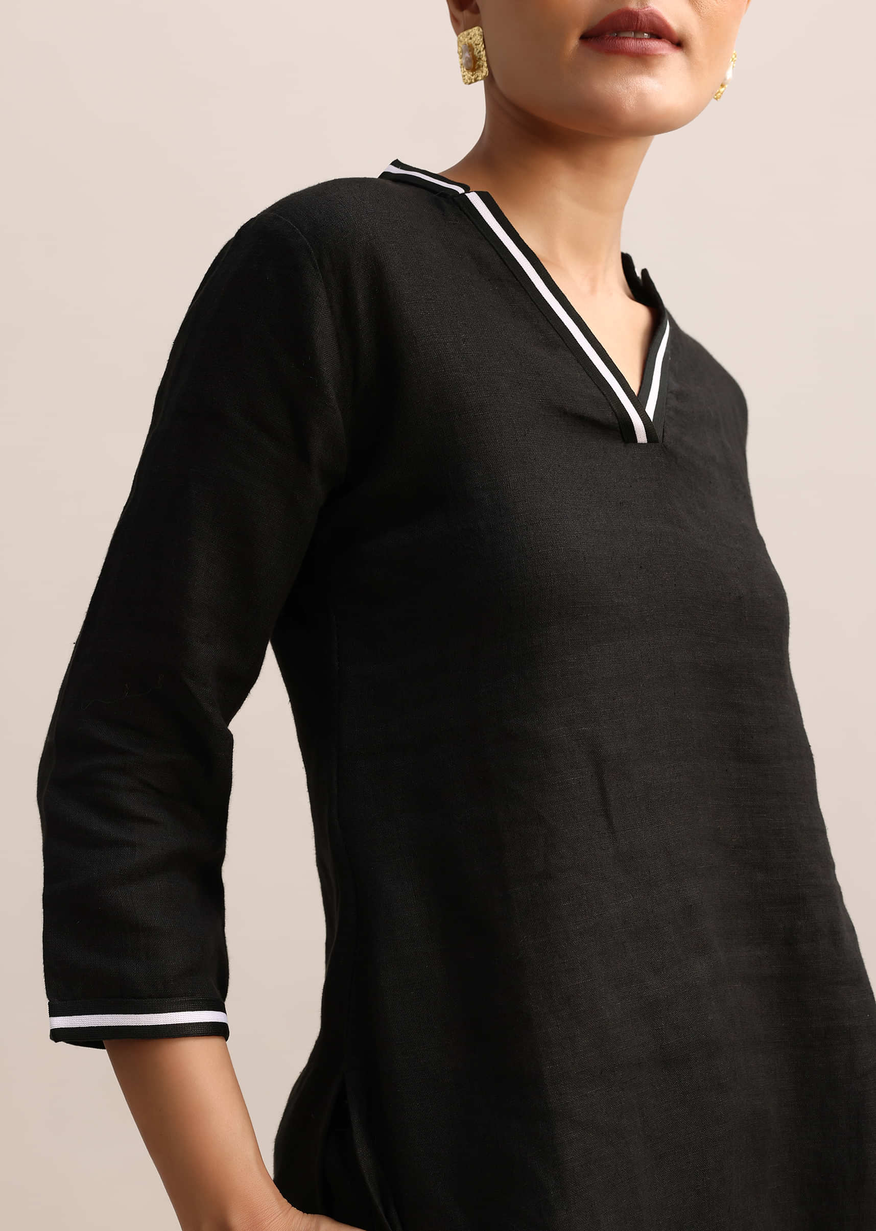 Black Linen Top And Pant With Patch Work - Image 4