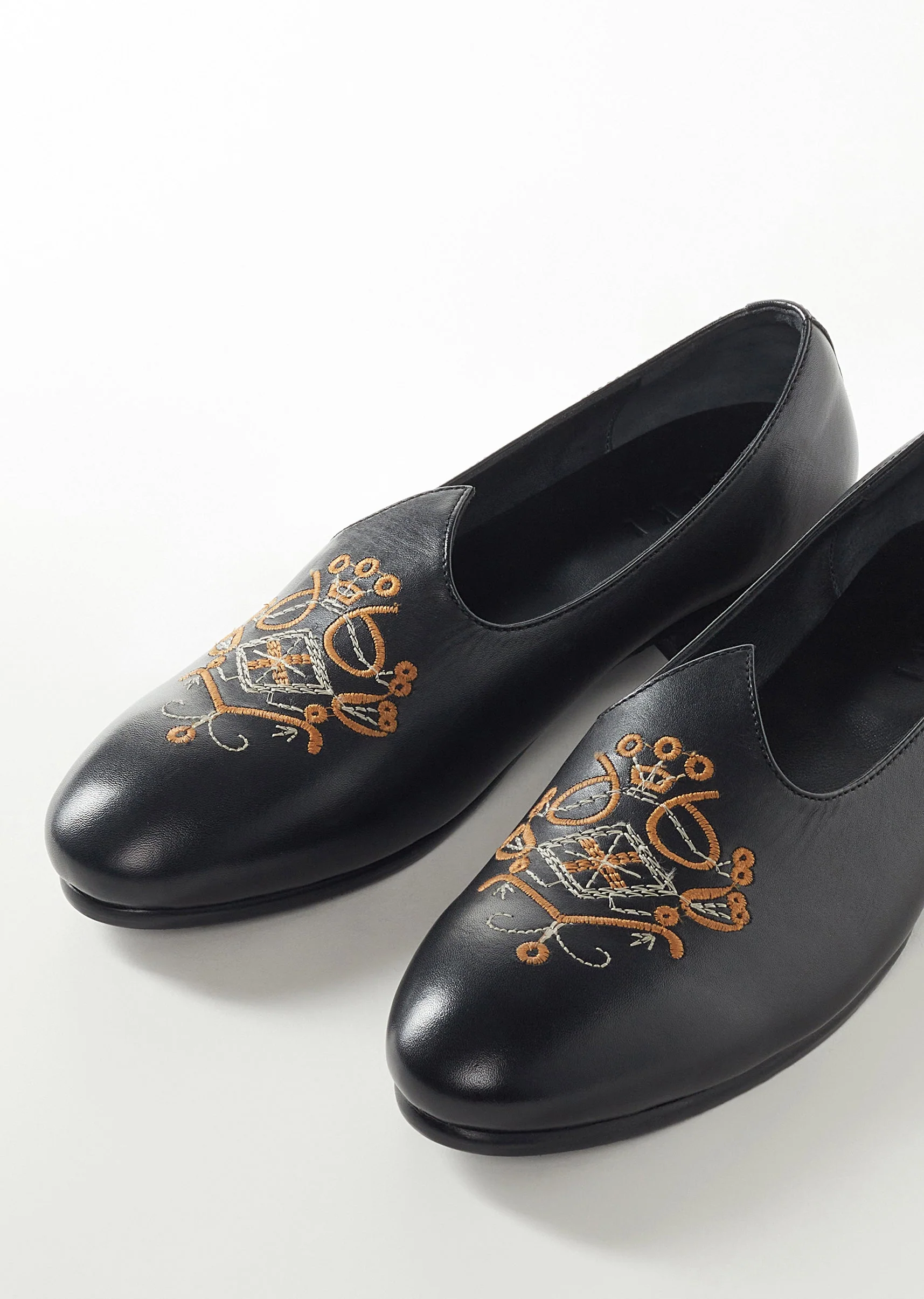 Black Mens Footwear With Embroidery Detail Work - Image 2