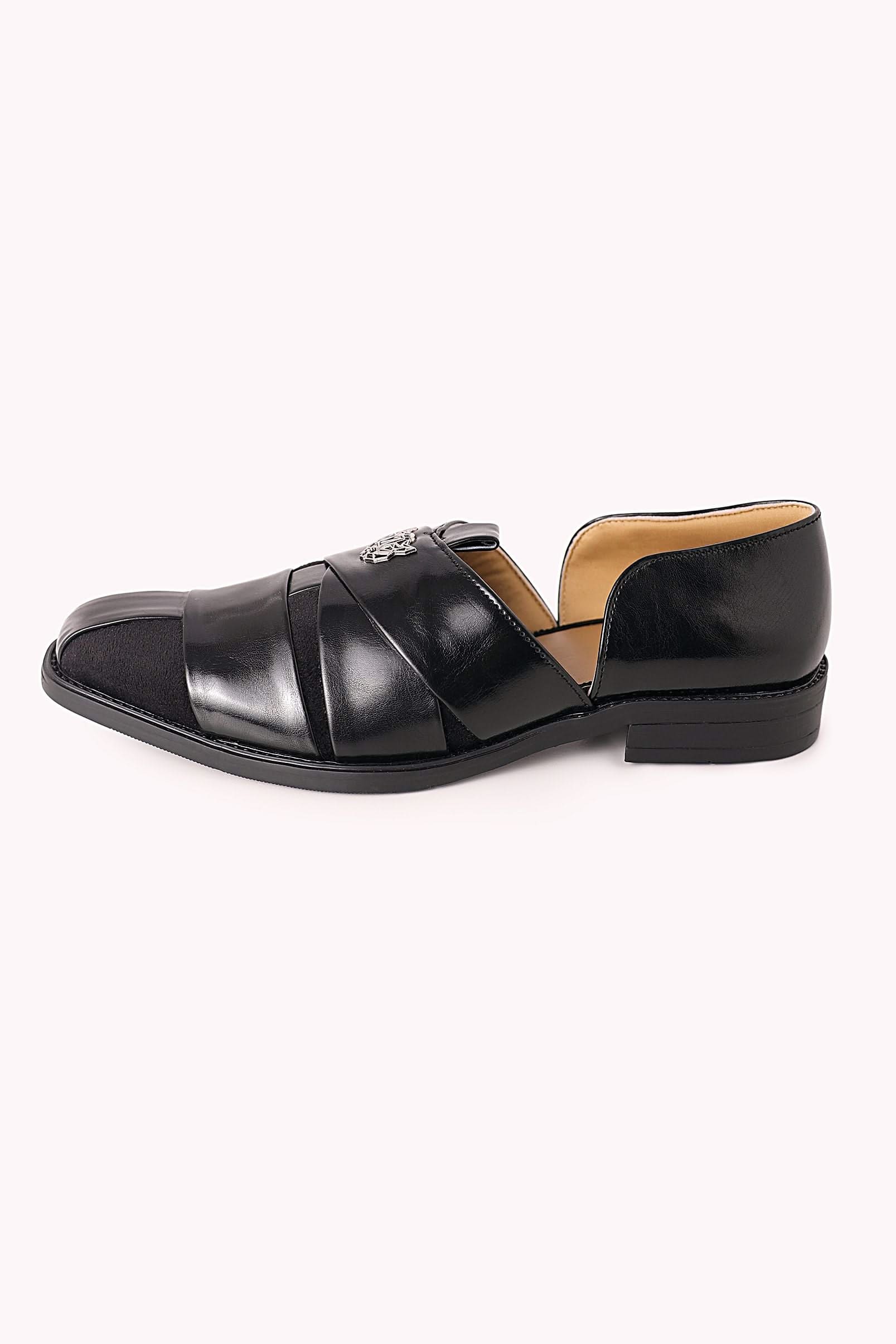 Black Juttis with Textured Detail - Image 4