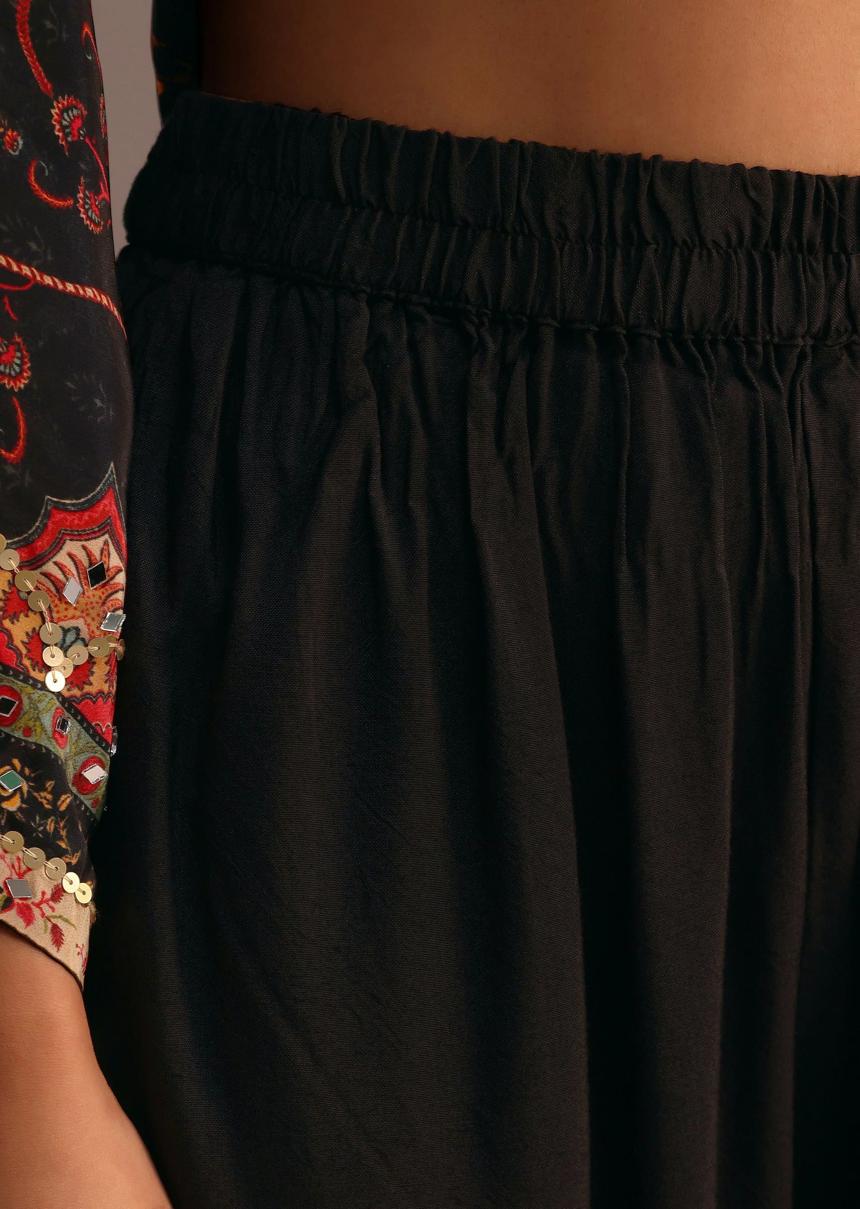 Black Printed Kurti Pant Set With Chiffon Dupatta - Image 6