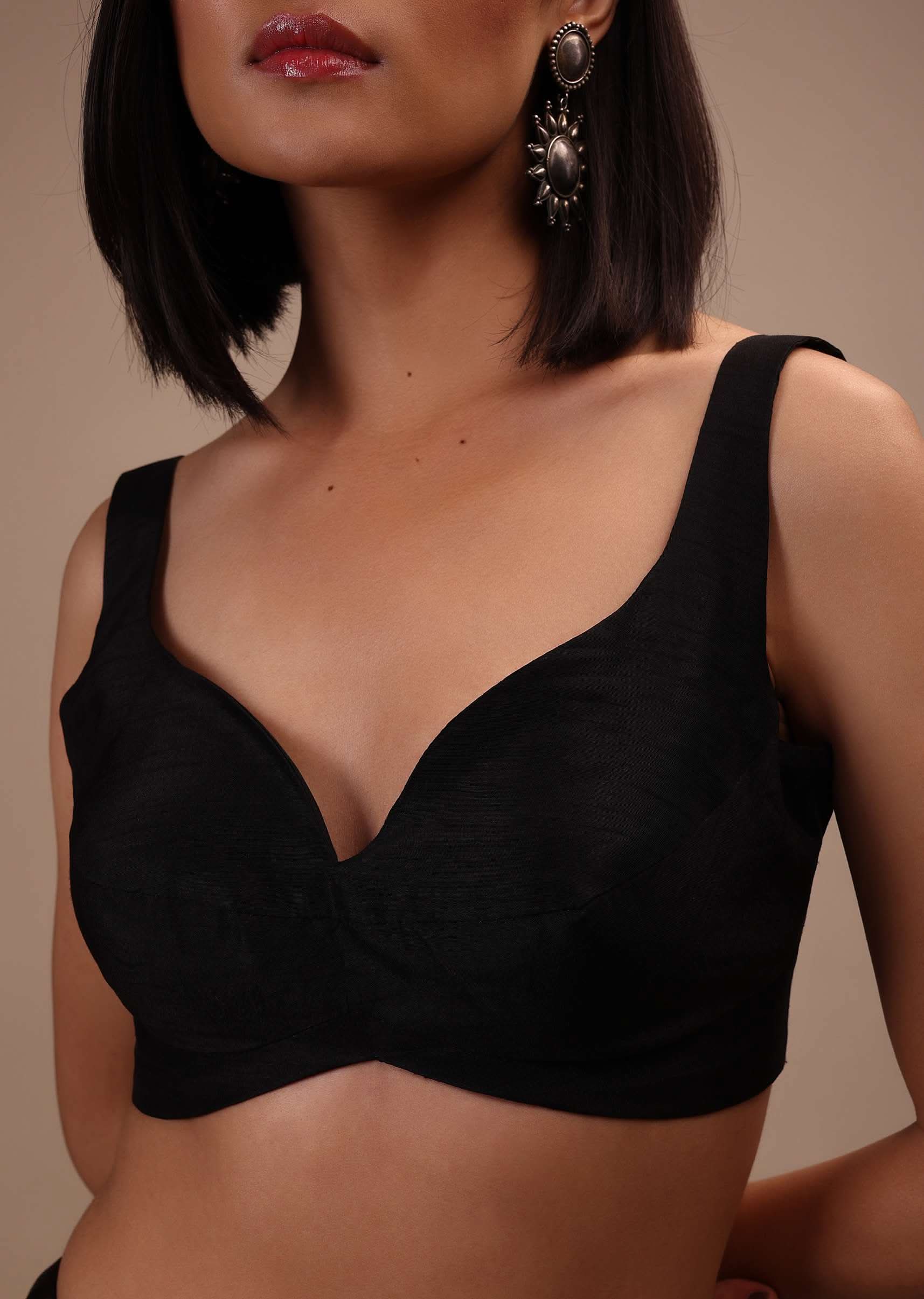Black Sleeveless Blouse In Raw Silk With Sweetheart Neckline. Thick Strap And Adjustable Tassel Dori - Image 4