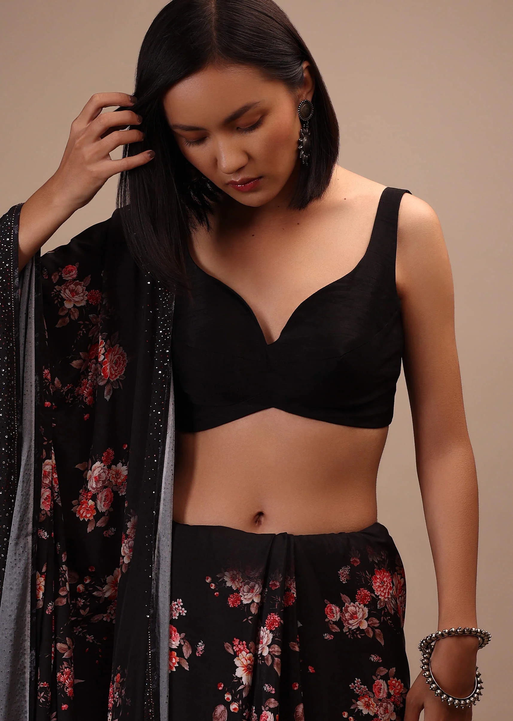 Black Sleeveless Blouse In Raw Silk With Sweetheart Neckline. Thick Strap And Adjustable Tassel Dori - Image 5