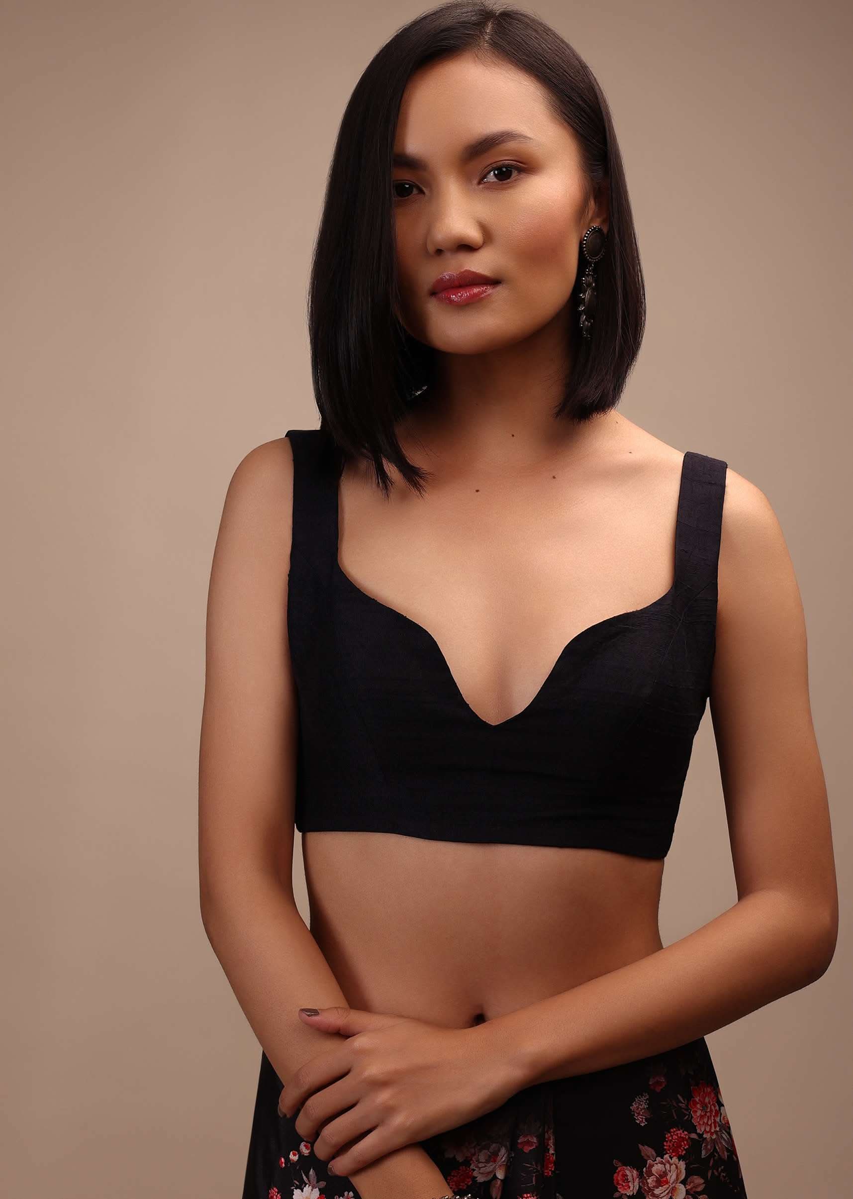 Black Sleeveless Blouse In Raw Silk With Sweetheart Neckline Thick Strap With Back Hook Closure - Image 5