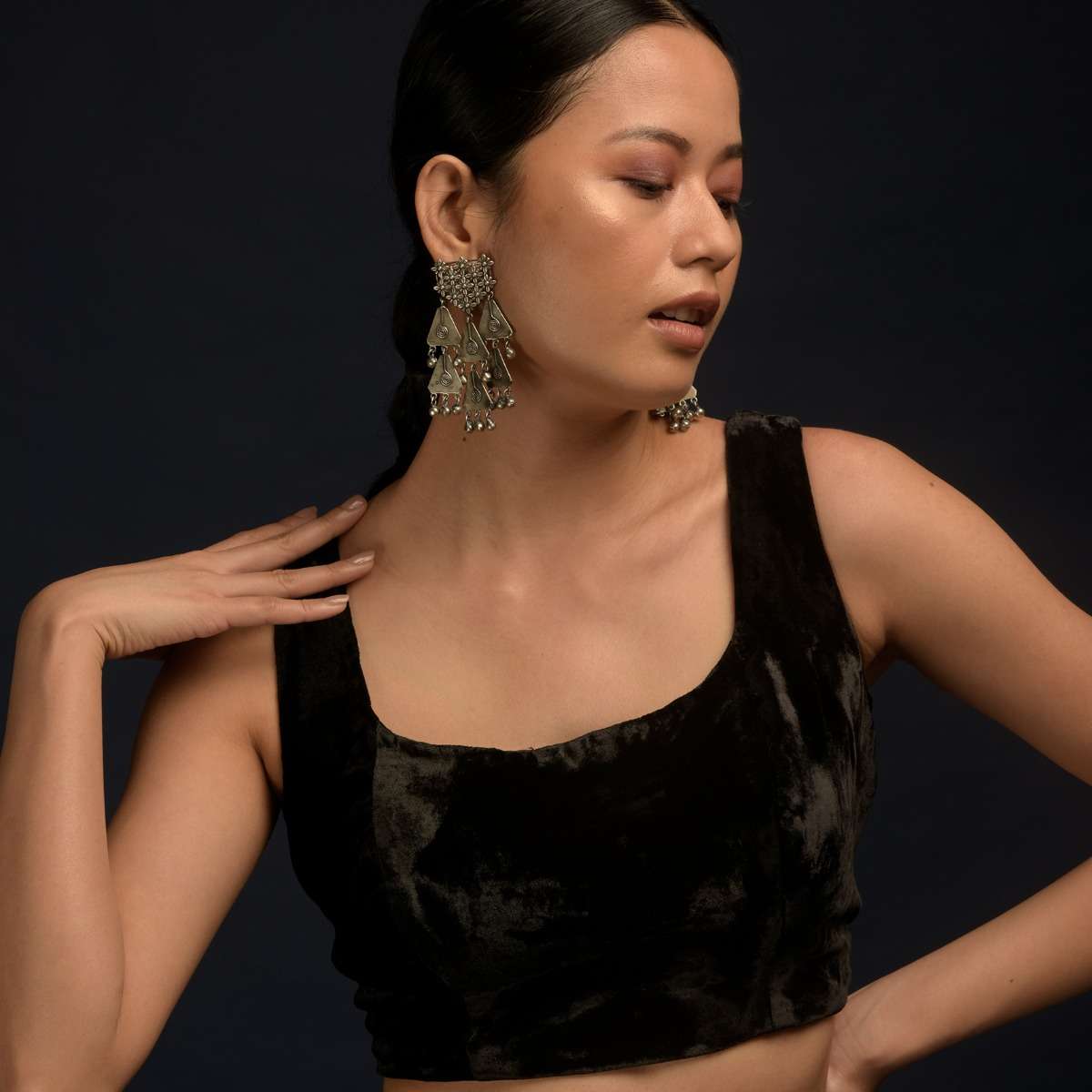 Black Sleeveless Blouse In Velvet With Scooped Neckline And Tassel Dori On The Back - Image 3
