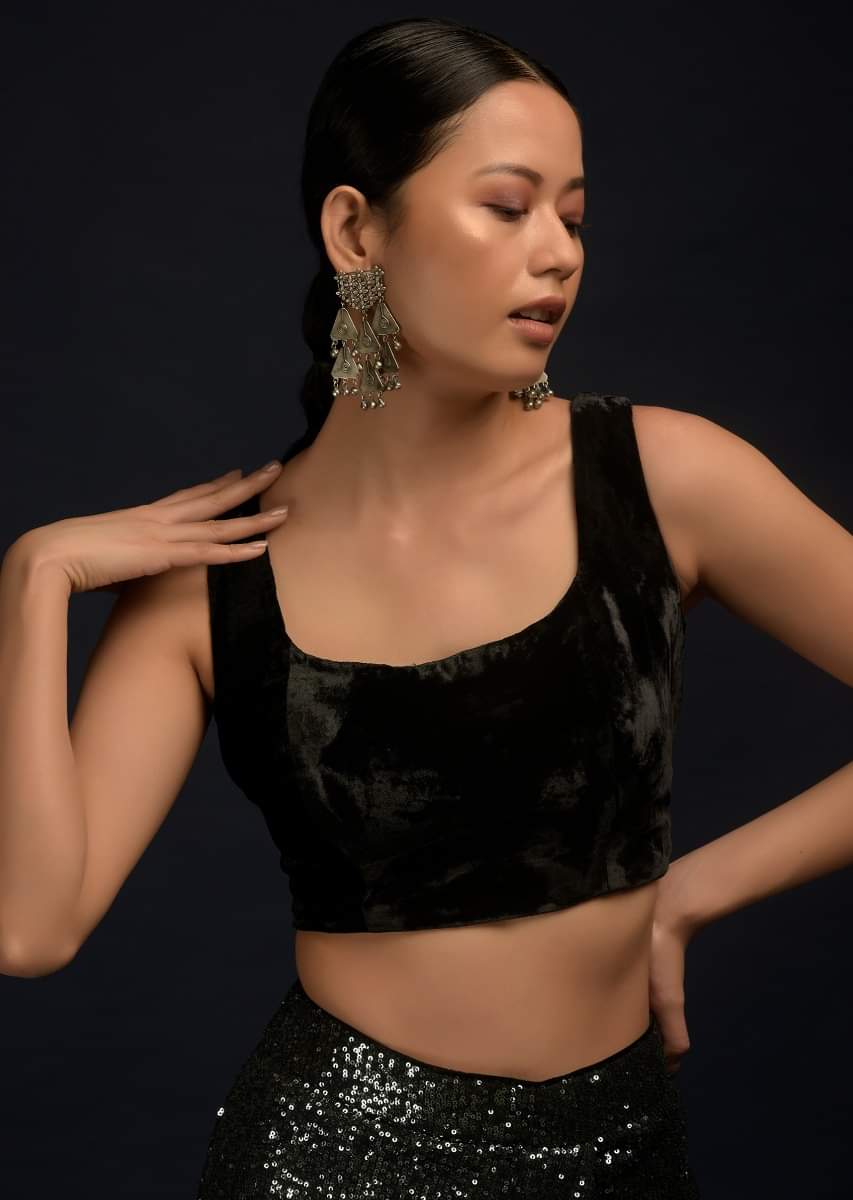 Black Sleeveless Blouse In Velvet With Scooped Neckline And Tassel Dori On The Back - Image 4