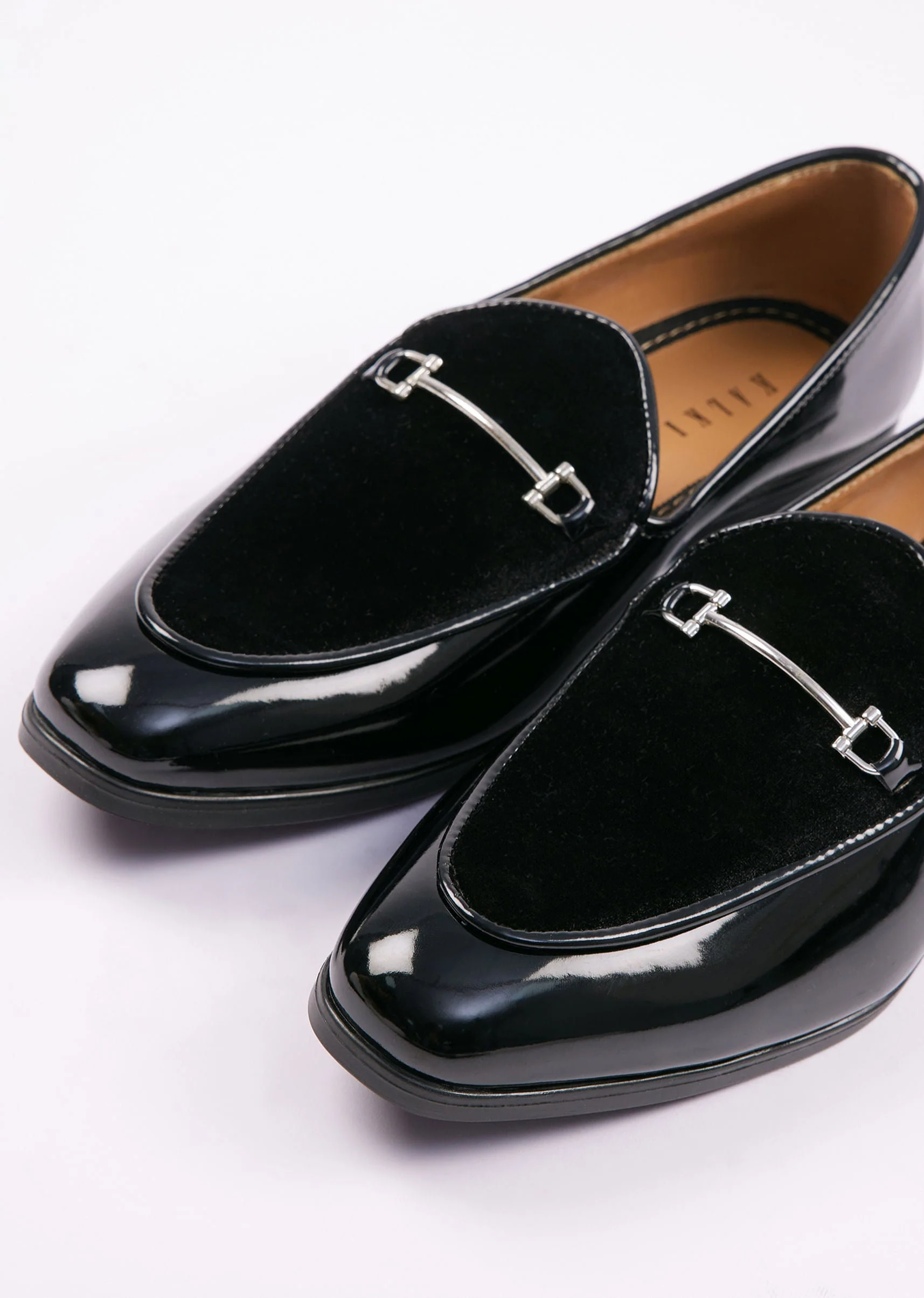 Black Velvet Juttis For Men - Image 2