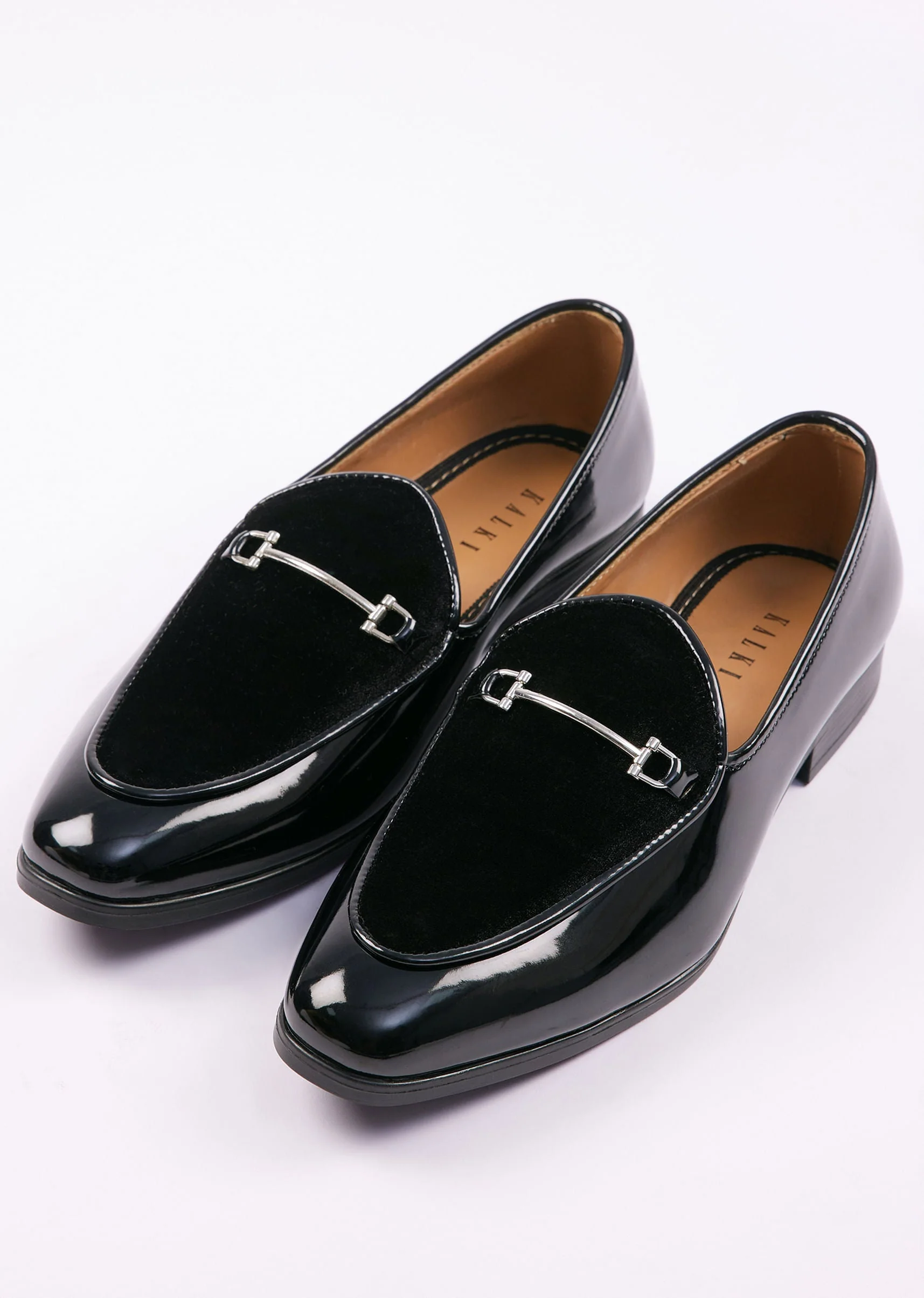 Black Velvet Juttis For Men - Image 4