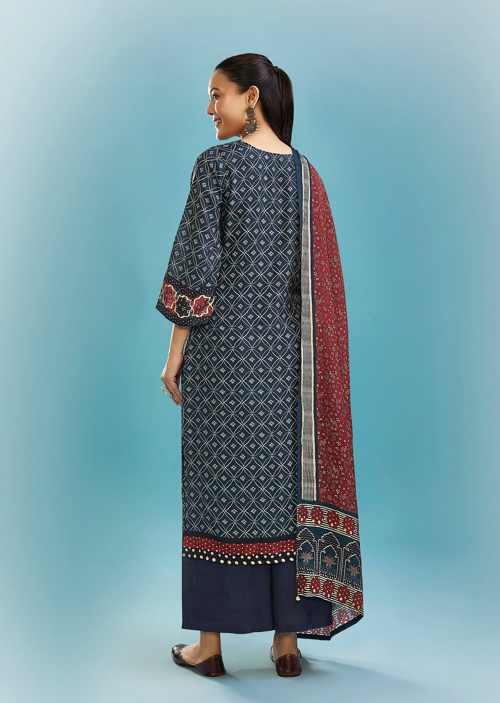 Blue Muslin Palazzo Set With Thread Work - Image 5