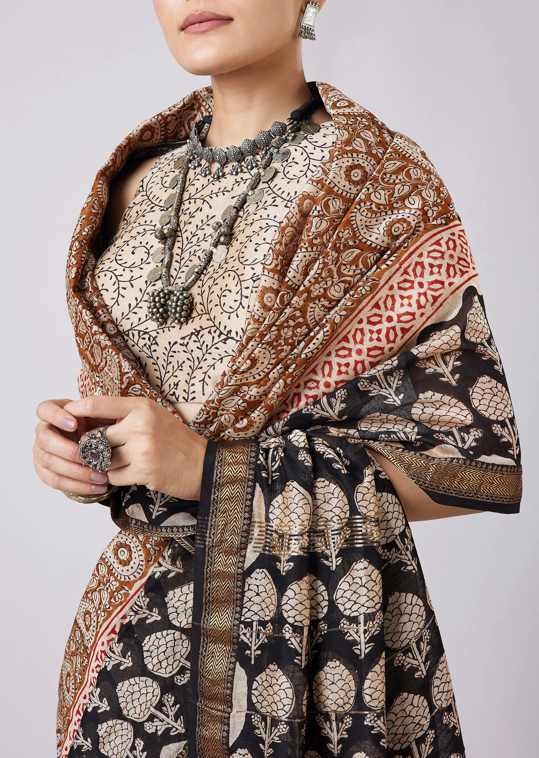 Blue Saree with Block Prints and Unstitched Blouse - Image 2