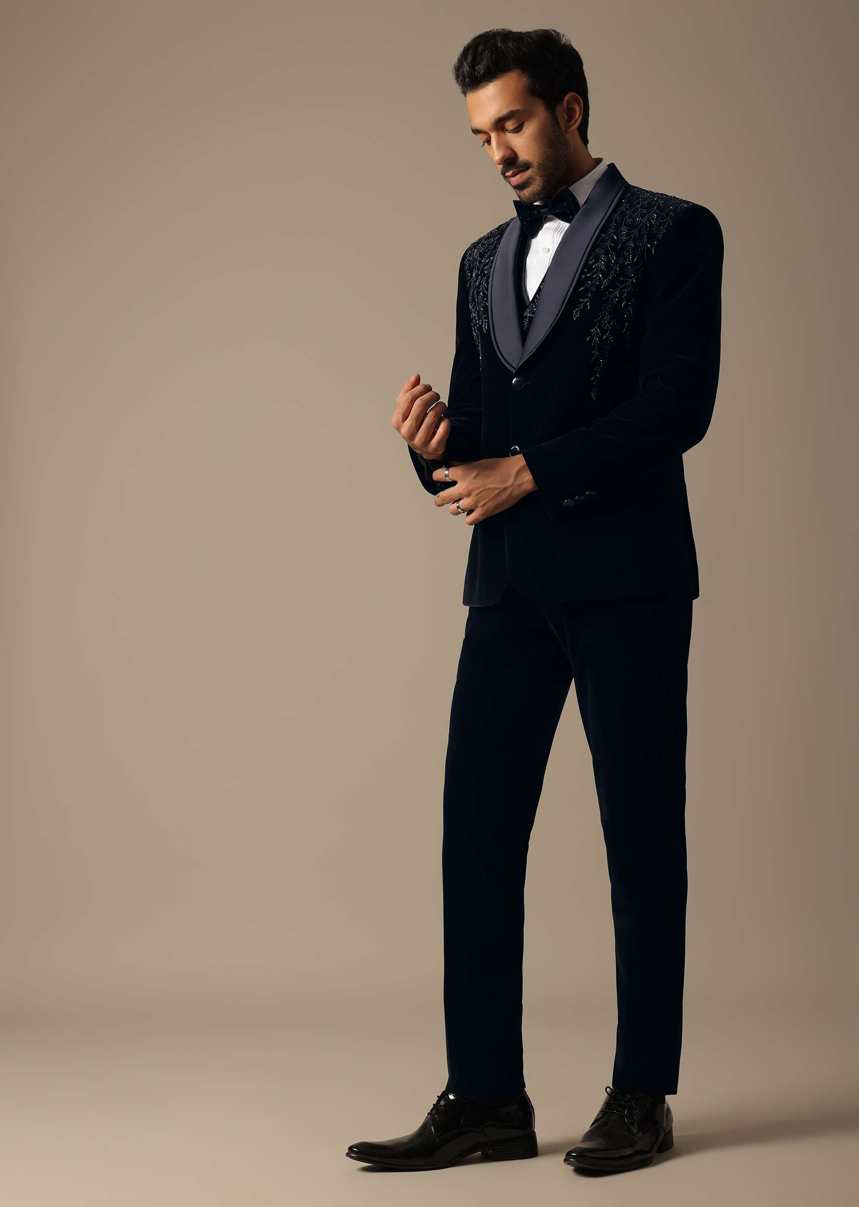Blue Velvet Tuxedo Set For Men - Image 4