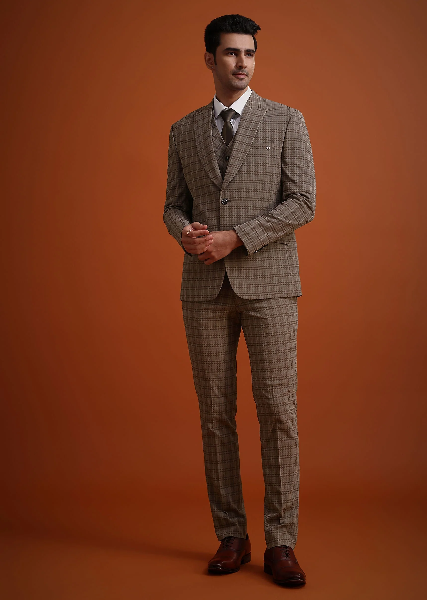 Brown Checkered Tuxedo And Pant Set - Image 4