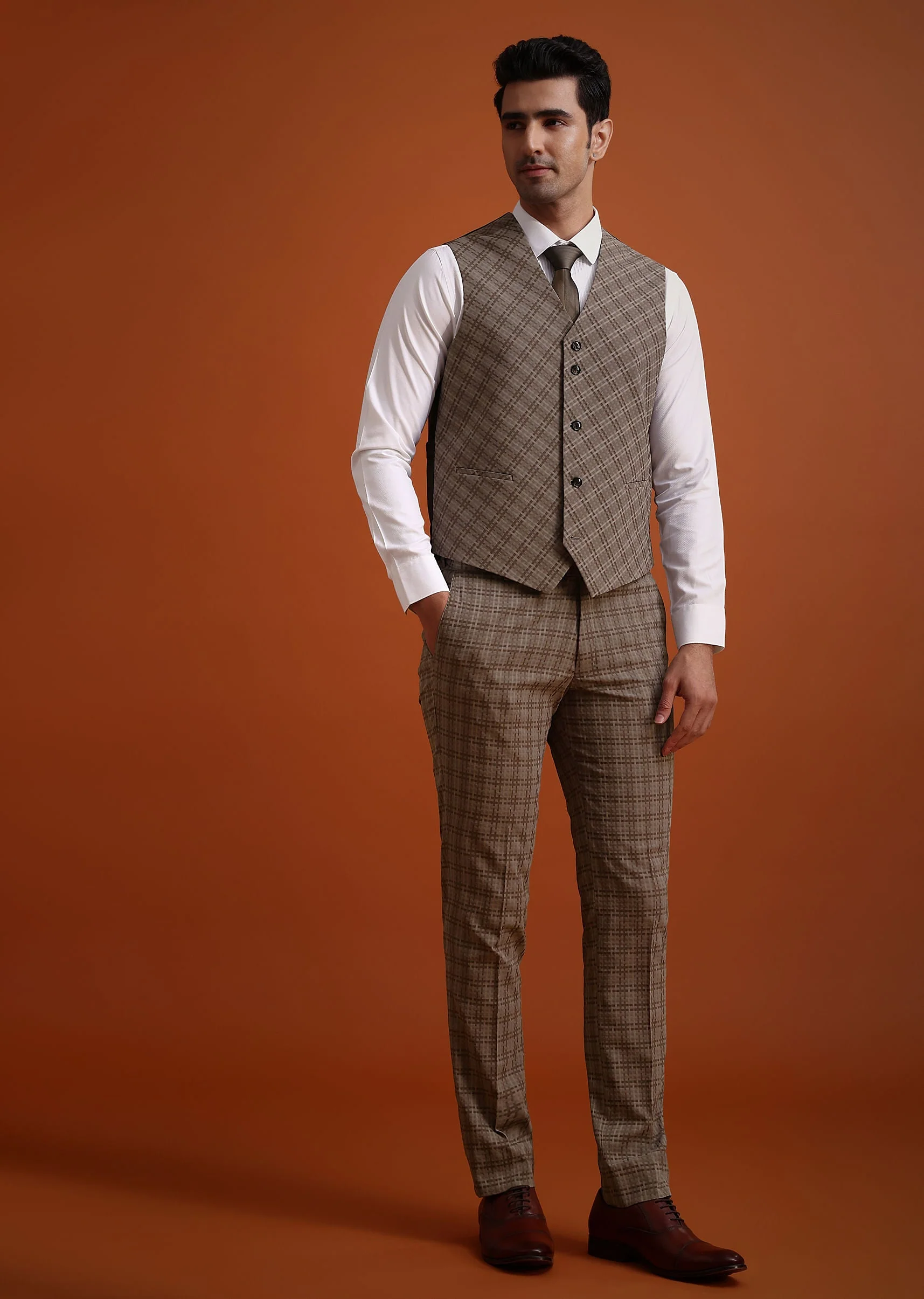 Brown Checkered Tuxedo And Pant Set - Image 6