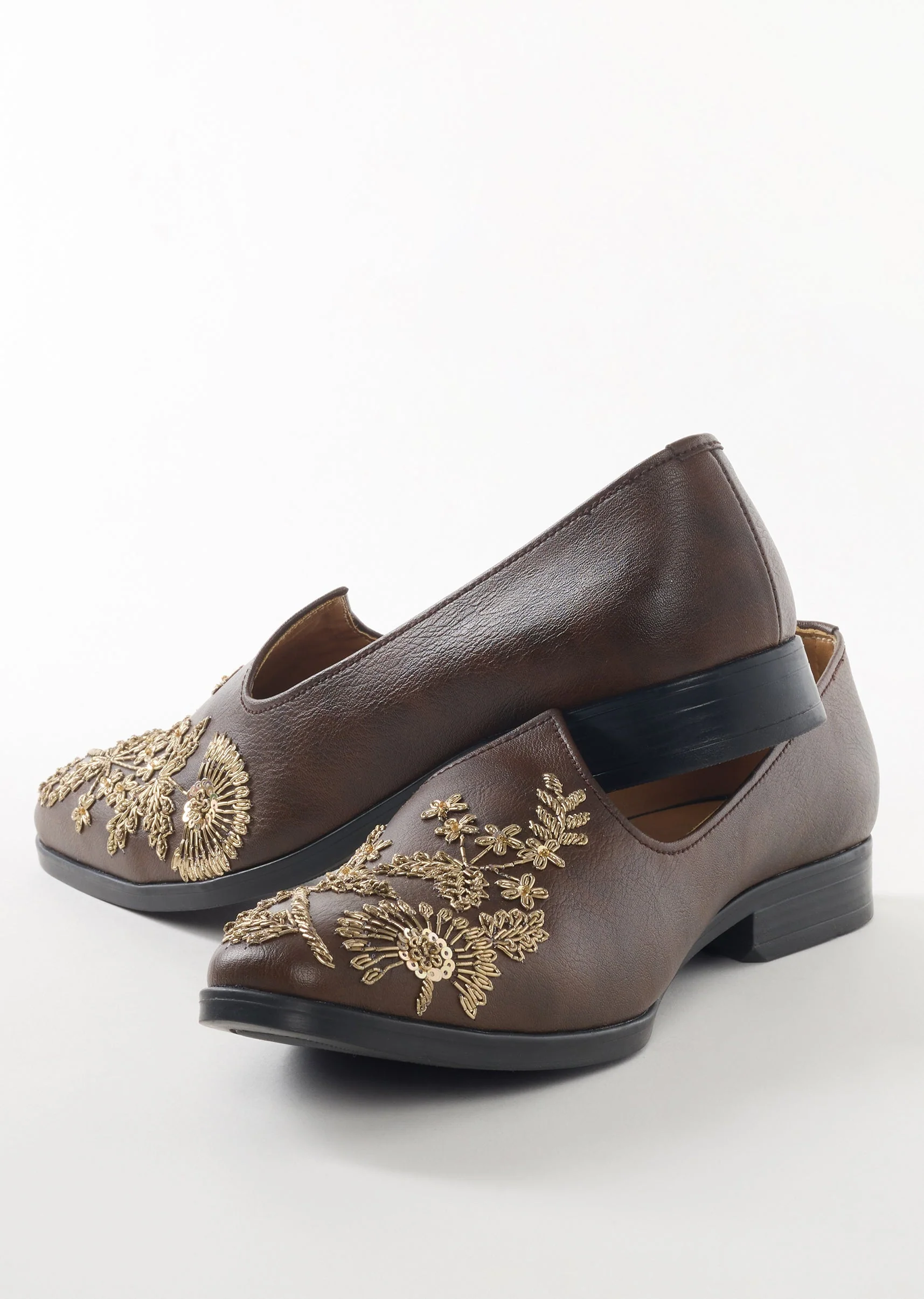 Brown Ethnic Jutti With Golden Embroidery For Men - Image 3