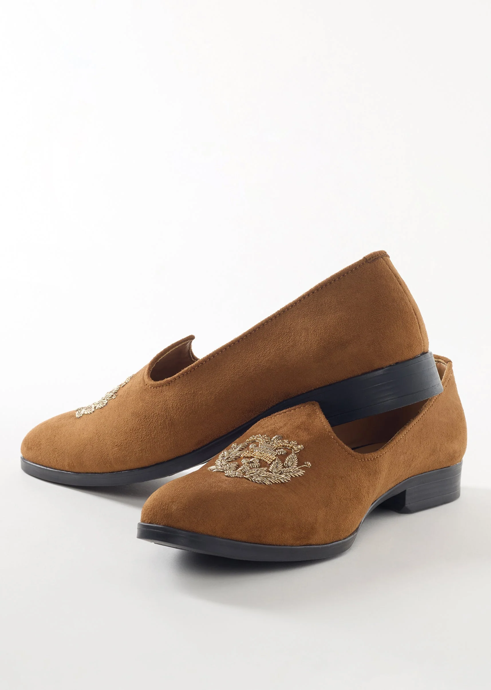 Brown Suede Ethnic Jutti With Metallic Embroidery For Men - Image 3