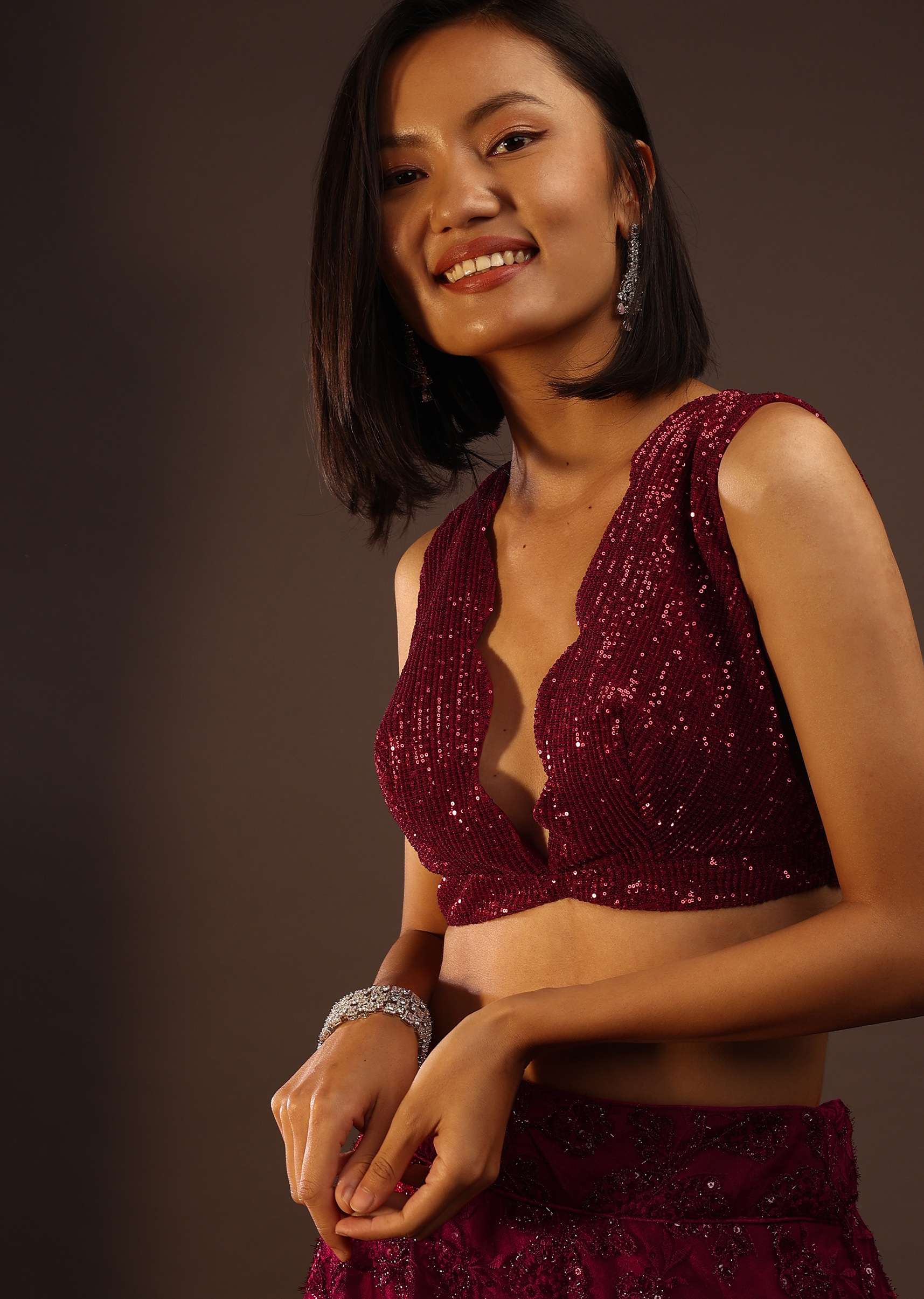 Chilli Pepper Sequins Sleeveless Blouse In A Scallop Plunging Neckline Back Zip Closure With A Curved Hemline - Image 4