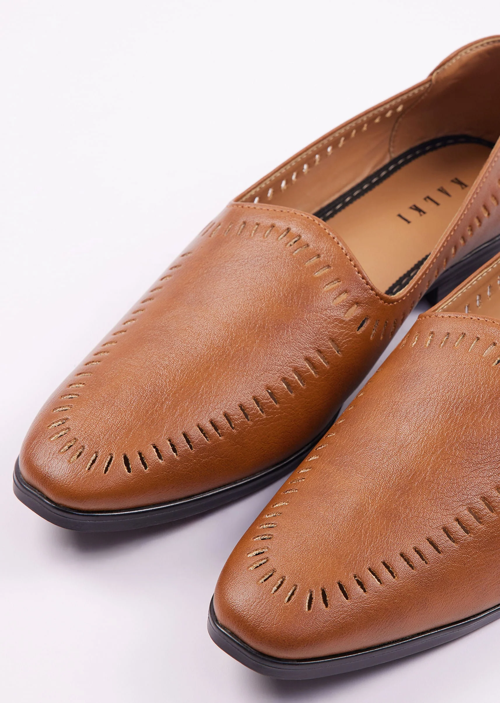 Classic Brown Ethnic Juttis For Men - Image 4