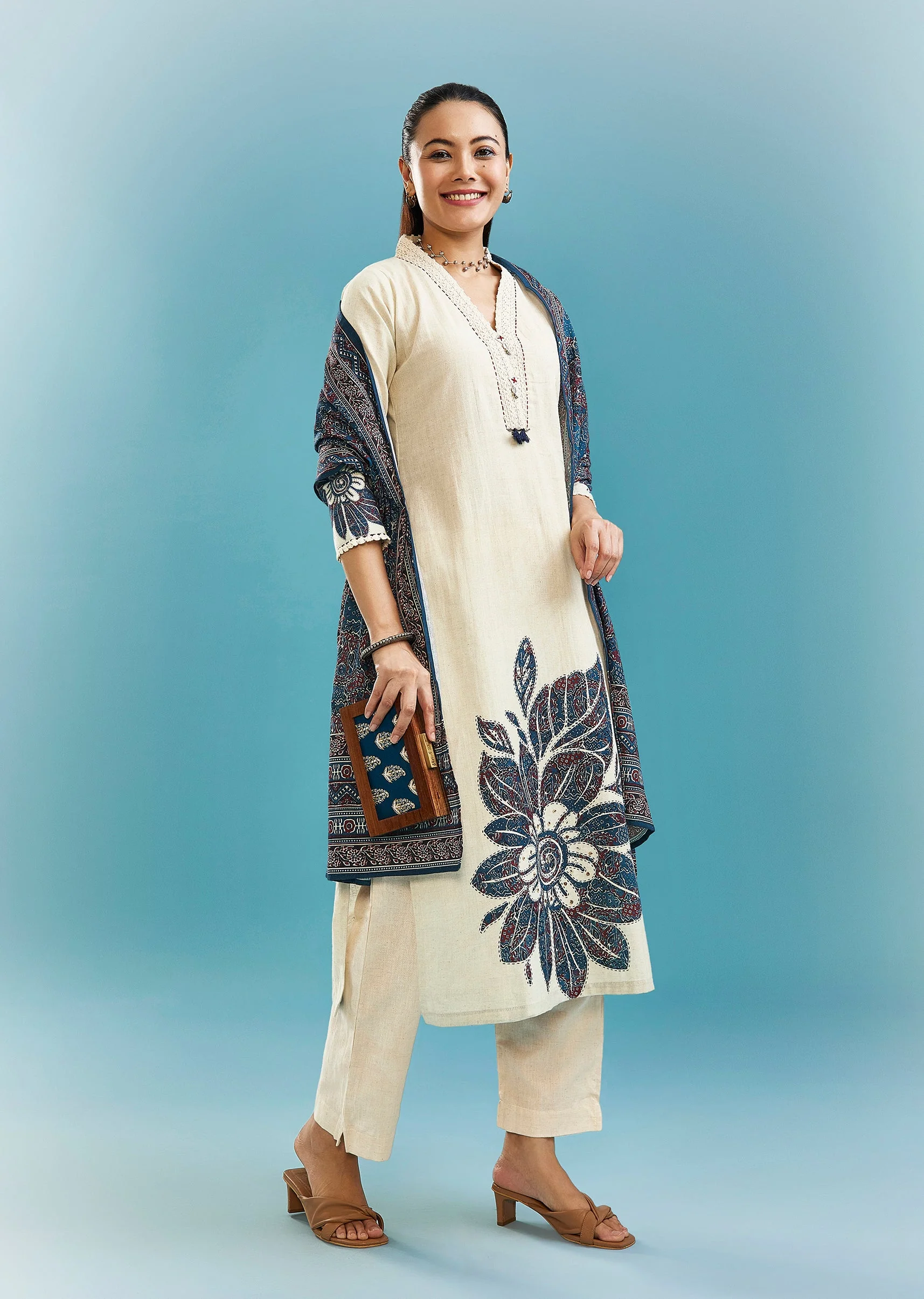Cream And Blue Block Print Kurta Set With Lace Detailing - Image 3