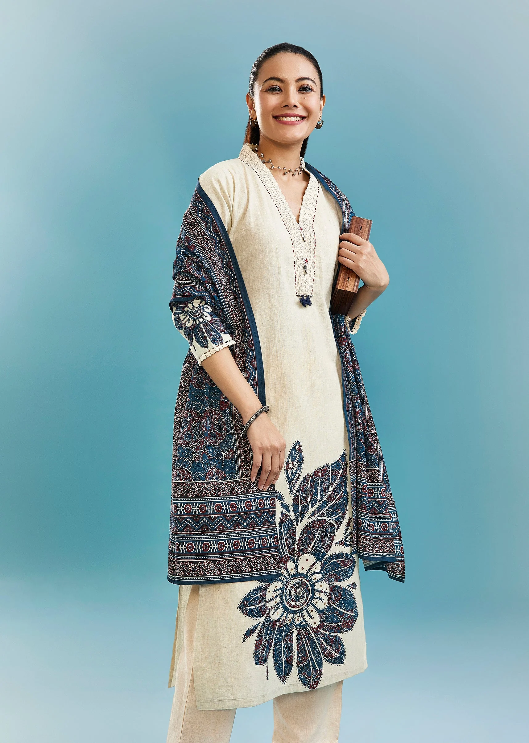 Cream And Blue Block Print Kurta Set With Lace Detailing - Image 4