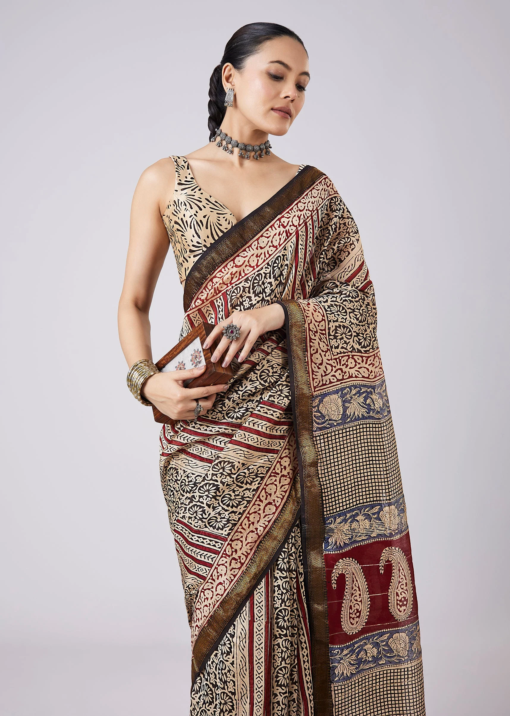 Cream Block Print Motif Saree with Unstitched Blouse - Image 5