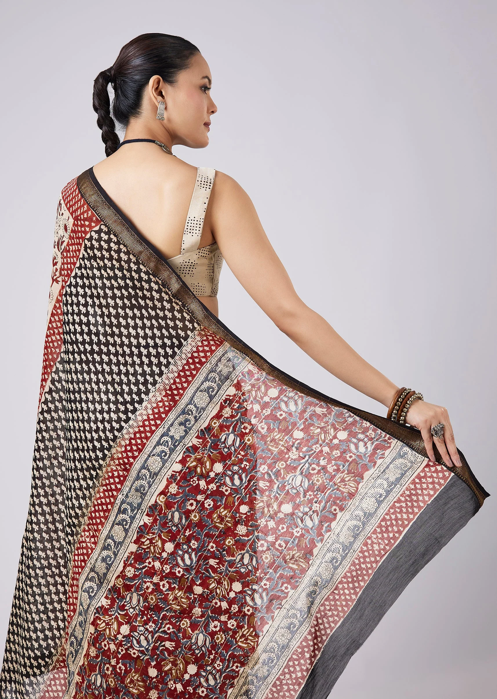 Cream Block Print Saree with Unstitched Blouse - Image 6