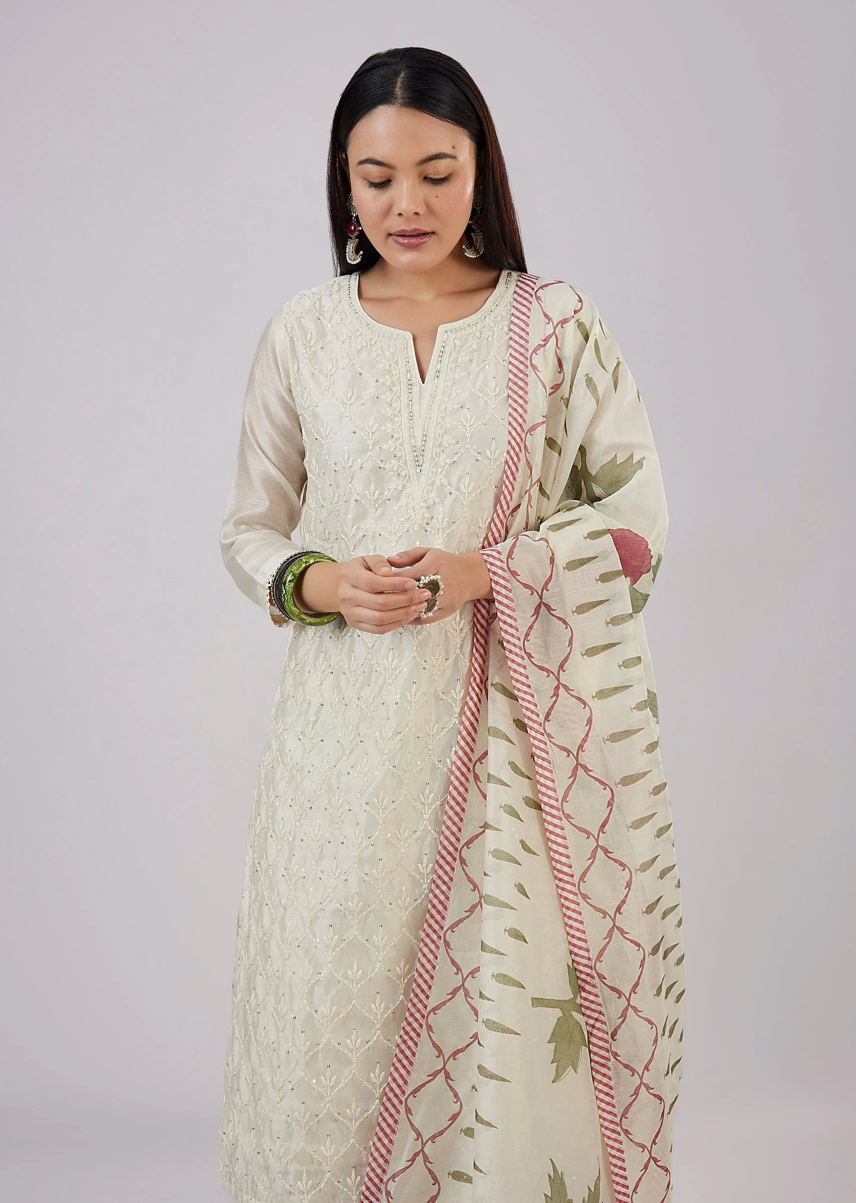 Cream Chanderi Kurta Set With Embellished Work - Image 4