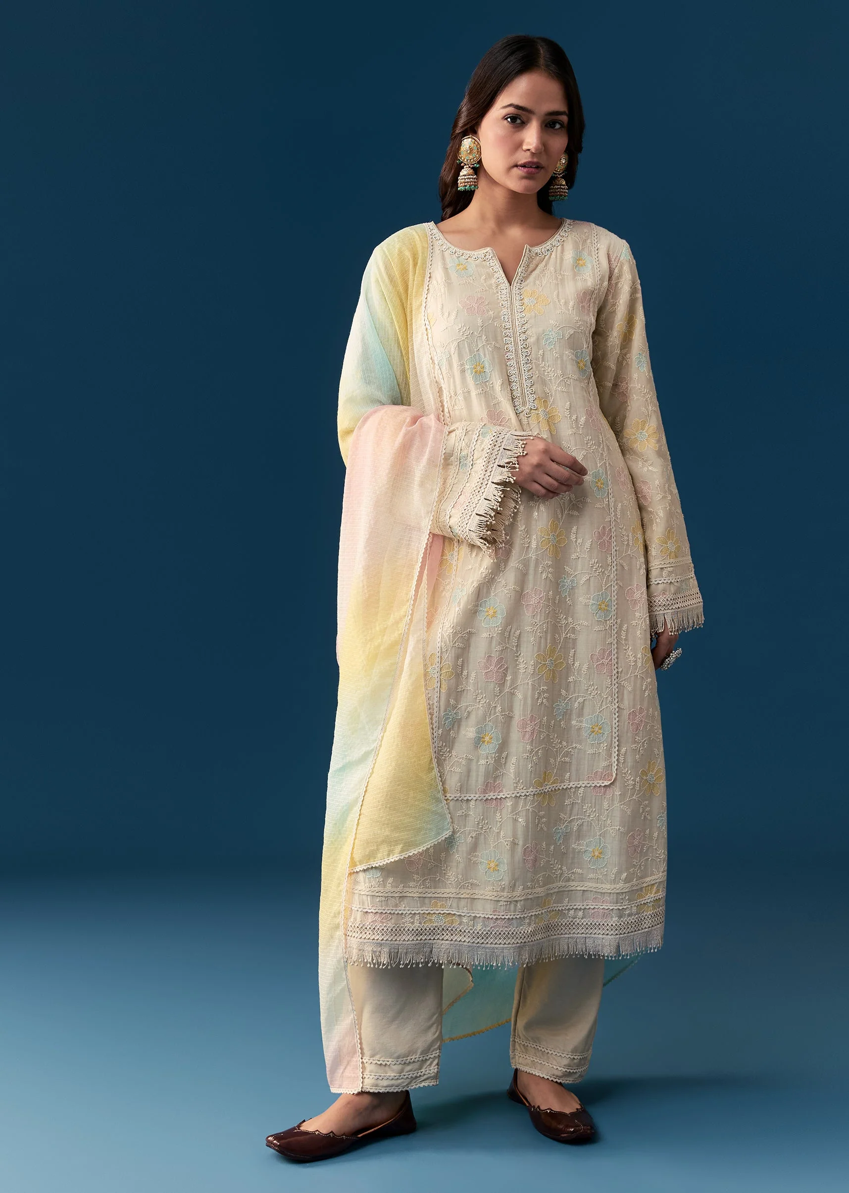 Cream Cotton Kurta Set With Thread Work - Image 3