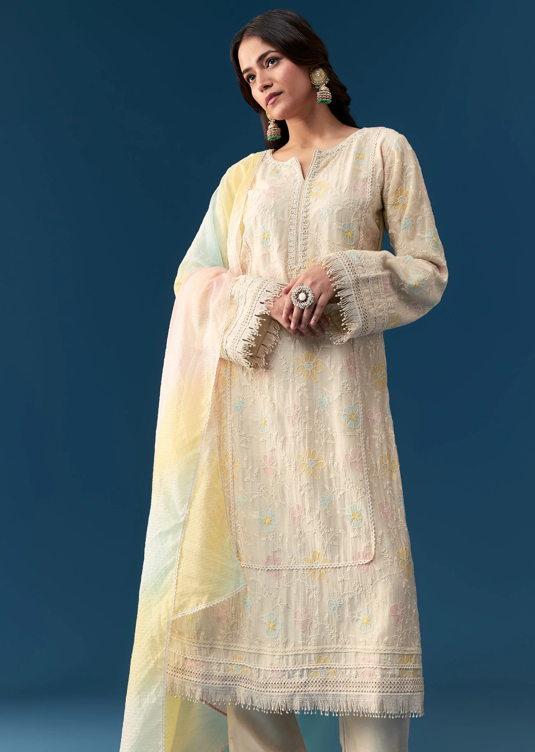 Cream Cotton Kurta Set With Thread Work - Image 4