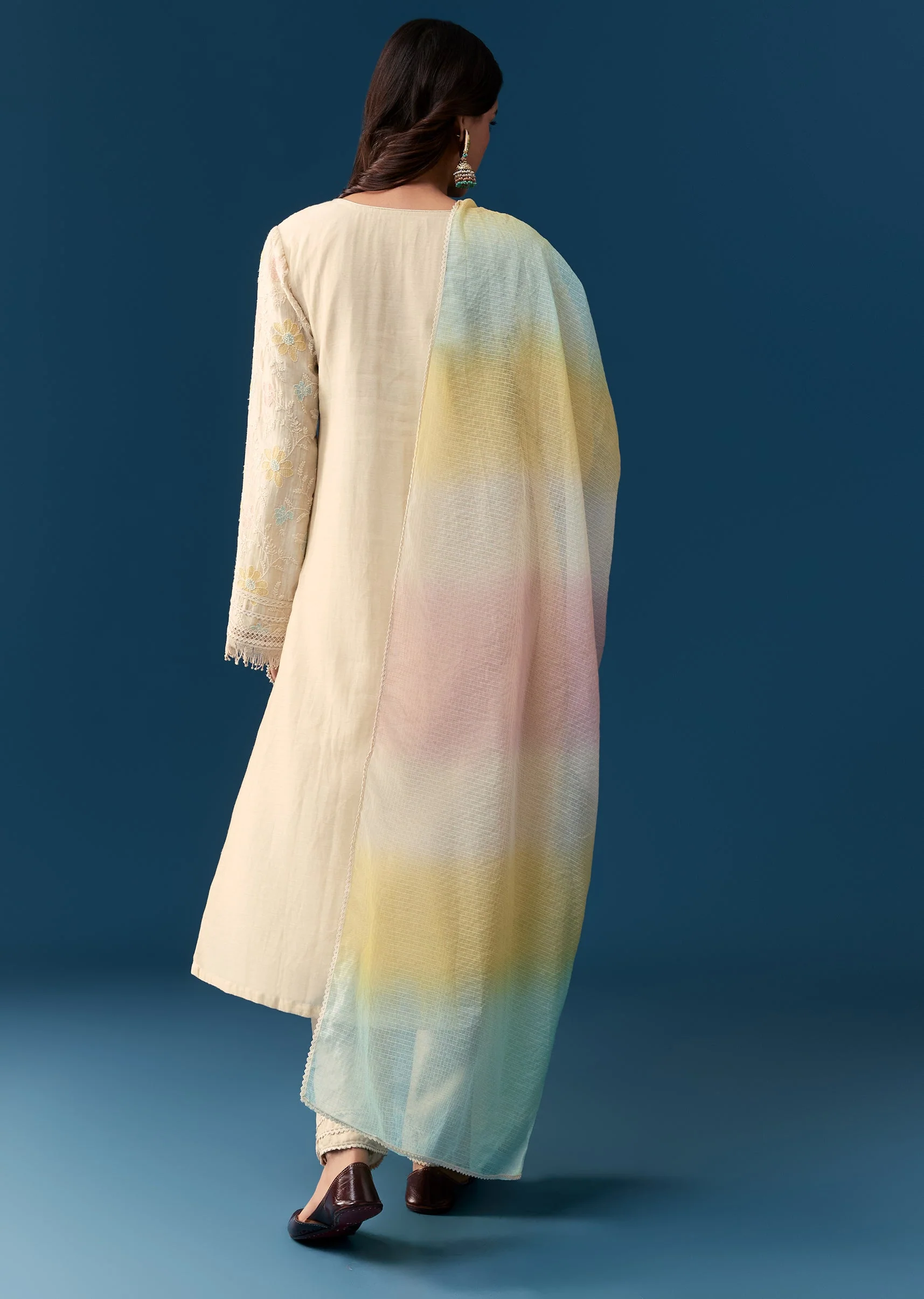 Cream Cotton Kurta Set With Thread Work - Image 5