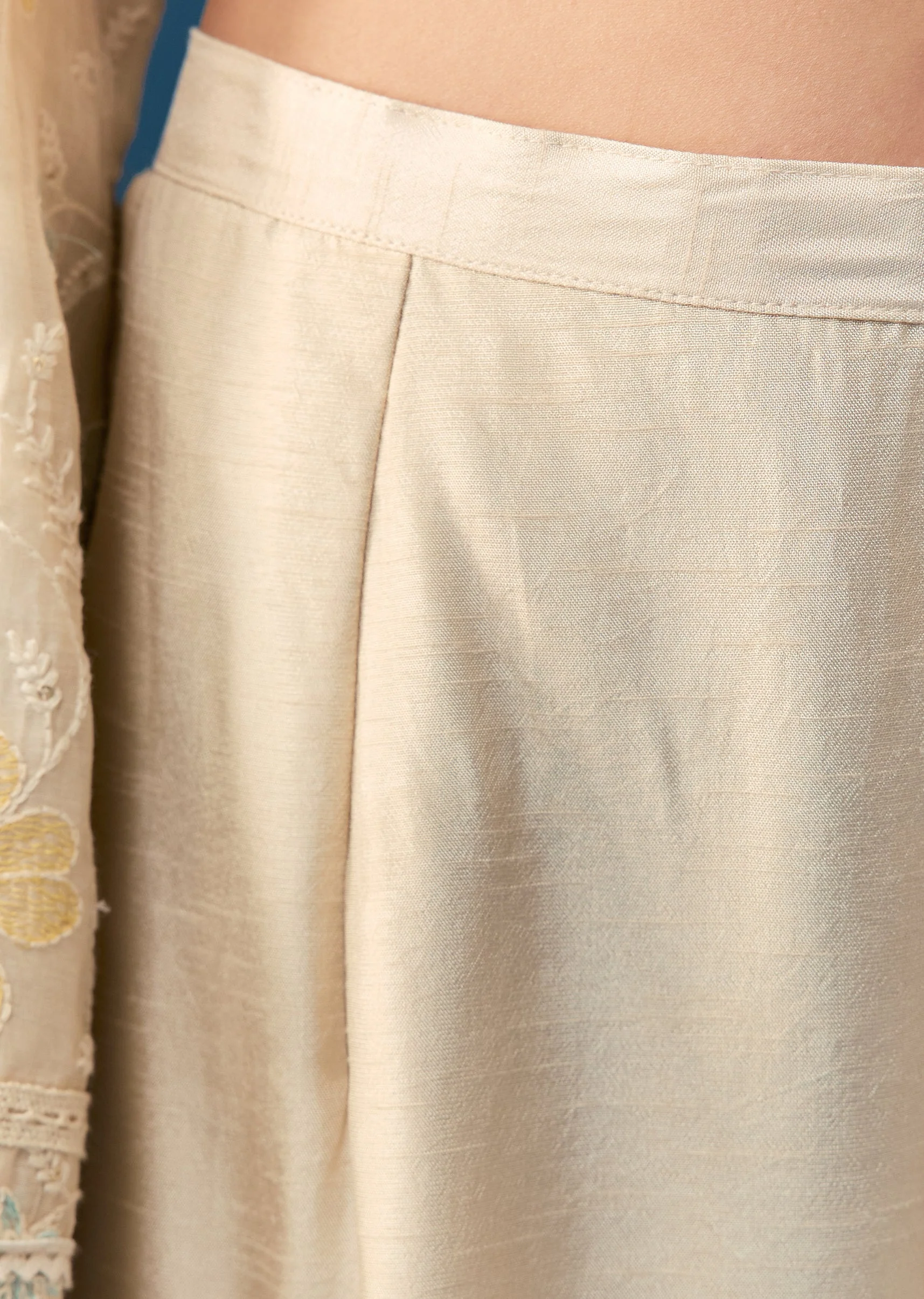 Cream Cotton Kurta Set With Thread Work - Image 6