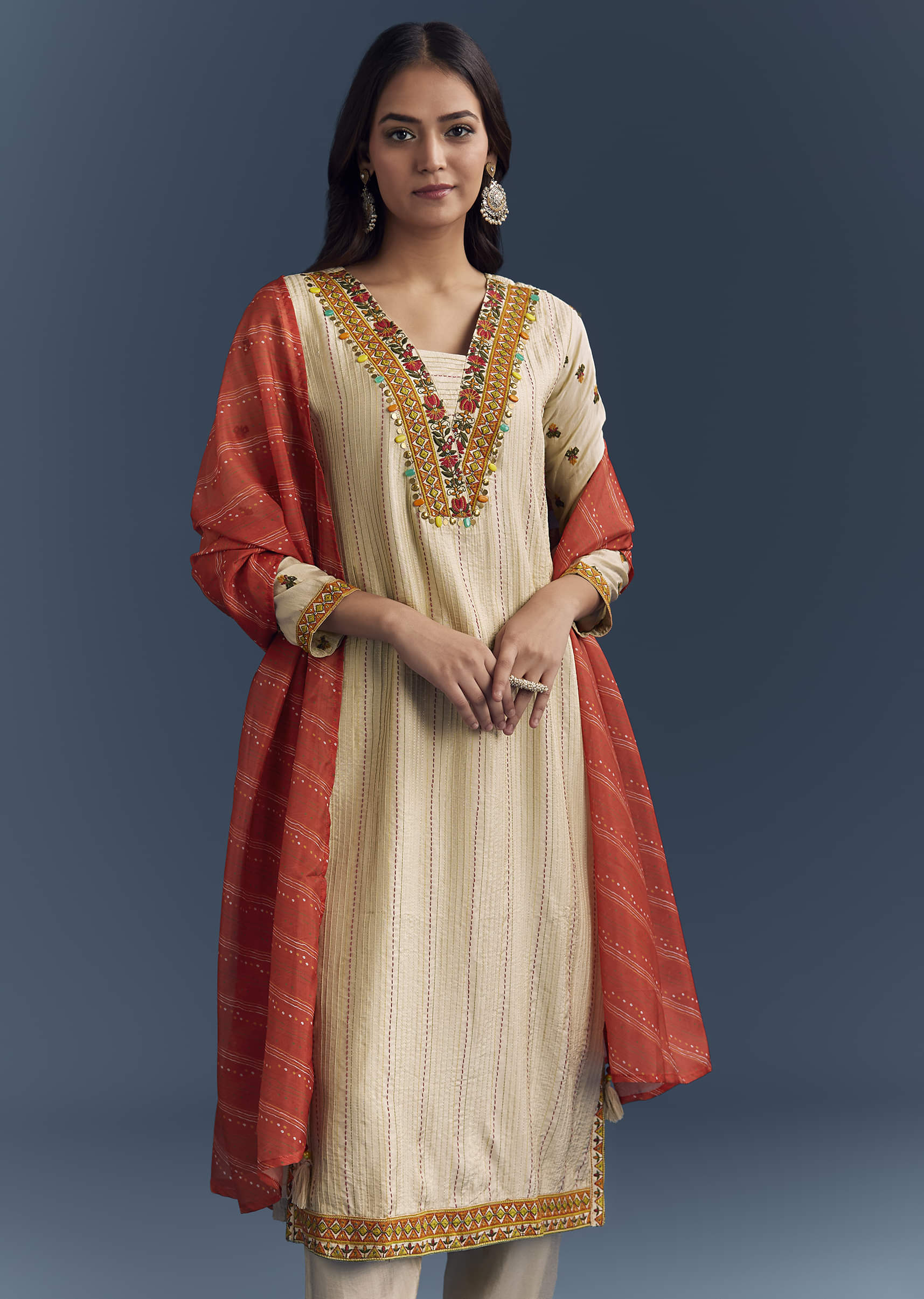 Cream Silk Kurta Set With Delicate Resham Work - Image 4